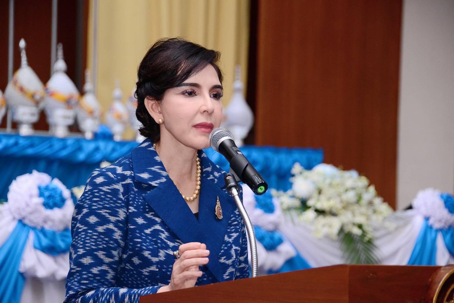 "รมช.มนัญญา" ชูบทบาทสตรีสระบุรี มอบใบประกาศให้แม่ดีเด่น สตรีไทยดีเด่น และรางวัลประกวดผ้าสืบสาน พร้อมเยี่ยมชมบูธจำหน่ายสินค้าเกษตรอินทรีย์และสินค้าท้องถิ่น ภายใต้สโลแกน "สตรีแบ่งปันรัก ปลูกพืชผักปลอดภัย"