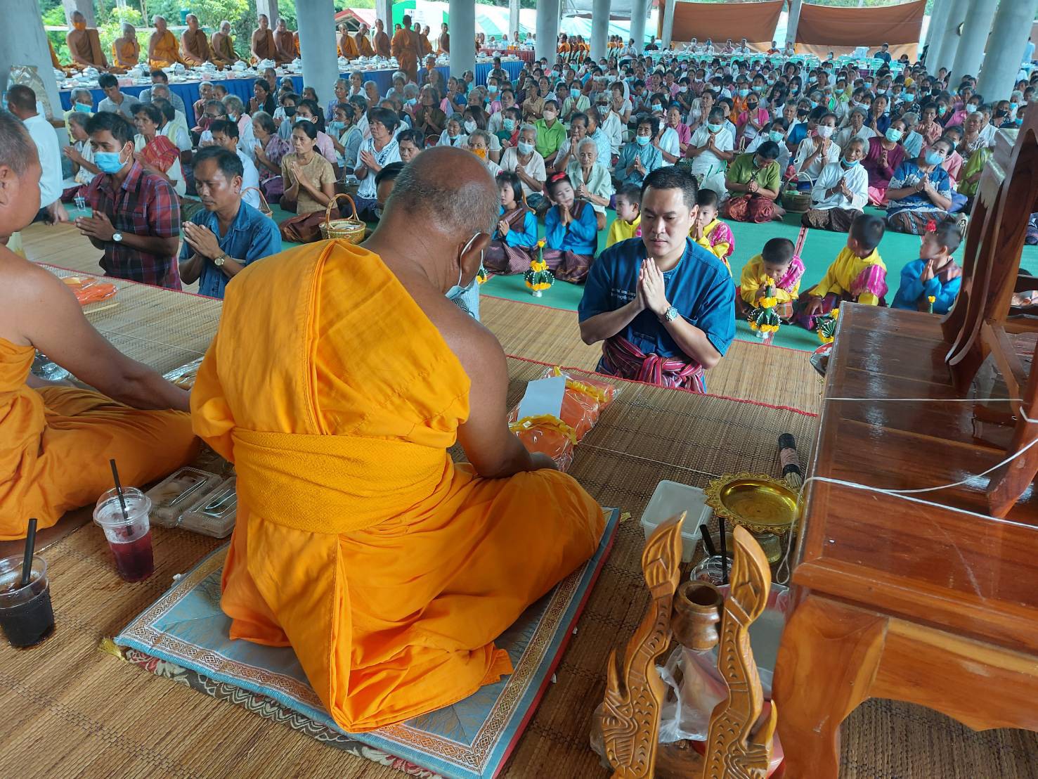 ส.ส.อาสพลธ์’ ร่วมกับพี่น้องประชาชนทำบุญมหาสังฆทาน ณ วัดหนองสะมอน ต.เมืองหลวง อ.ห้วยทับทัน จ.ศรีสะเกษ