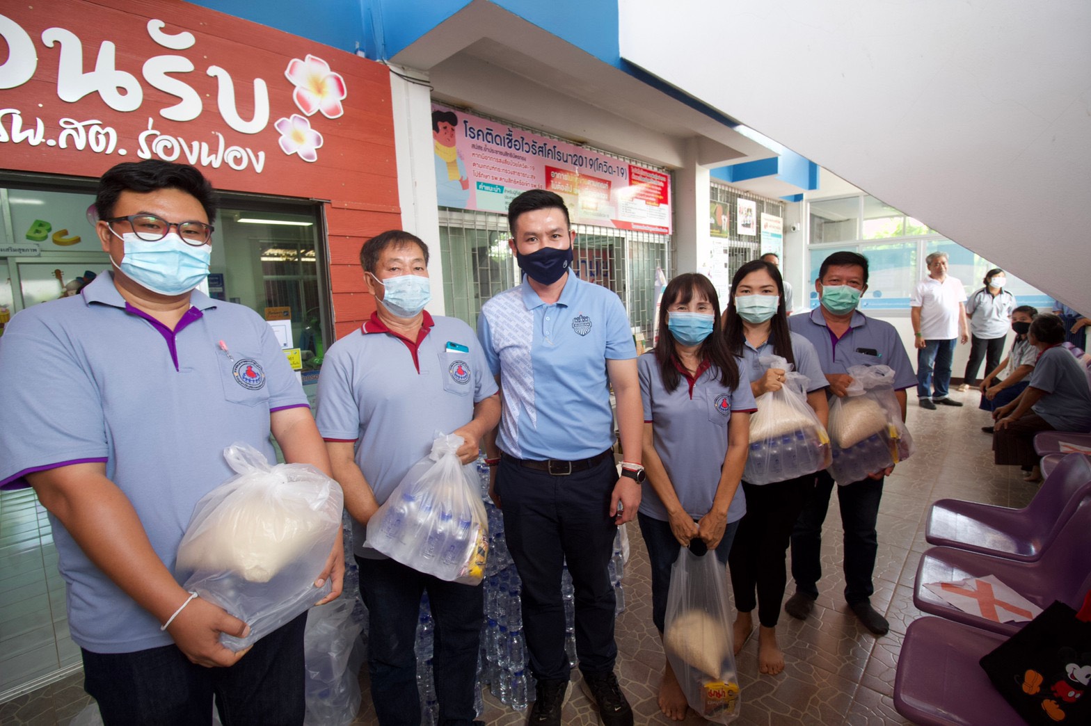 ‘ส.ส.เอกการ’ ห่วงใยประชาชน รุด!ลงพื้นที่รับฟังปัญหา และ พร้อมมอบถุงปันสุขเพื่อบรรเทาความเดือดร้อนในช่วงโควิด-19 แก่พี่น้อง อสม. ณ รด.สต.ร่องฟอง