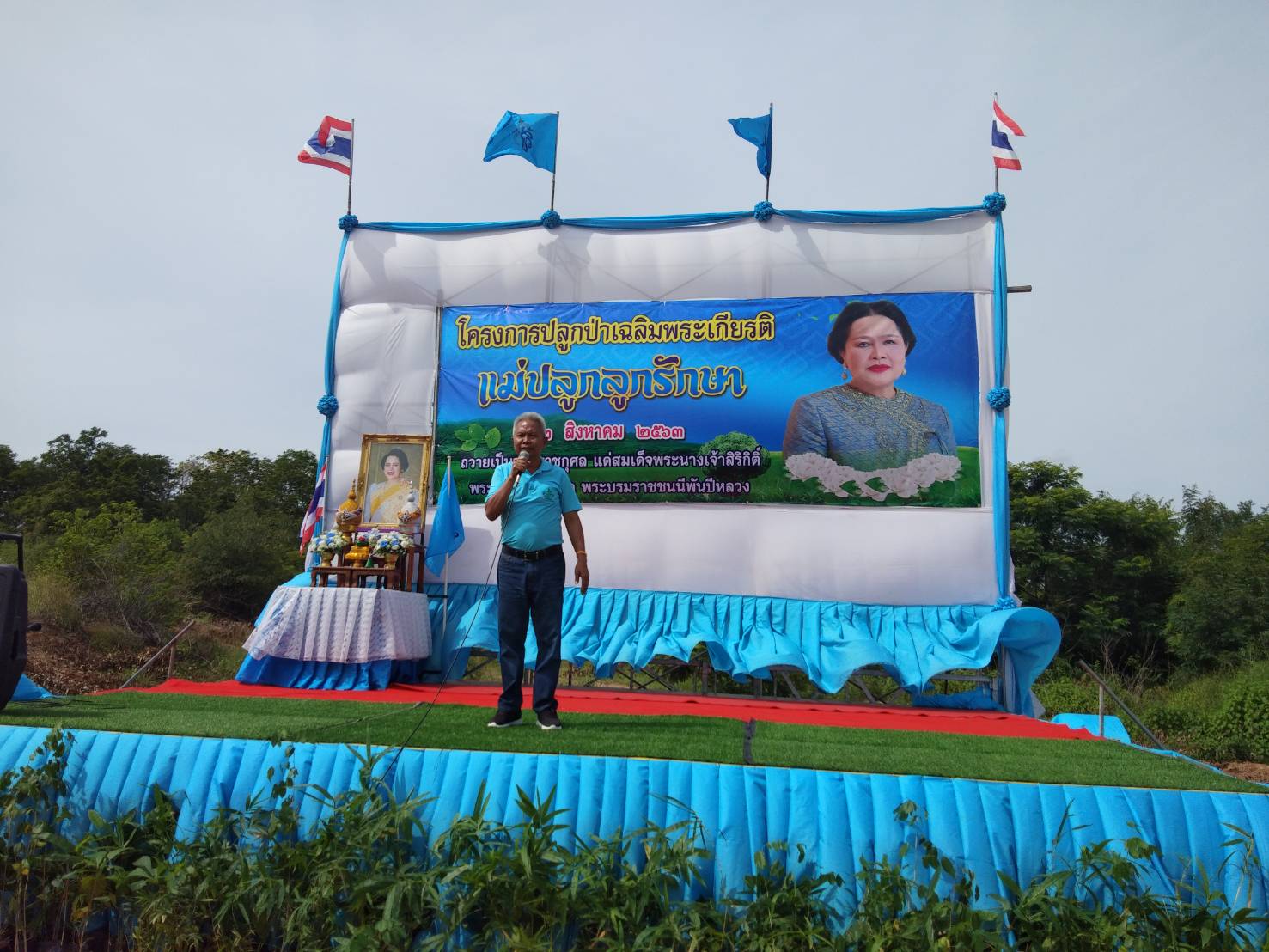 ‘ส.ส.สมบูรณ์’ จับมือ ‘ส.ส.โสภณ’ ร่วมโครงการปลูกป่า "แม่ปลูก ลูกรักษา" และร่วมทำบุญถวายภัตราเพล จ.บุรีรัมย์