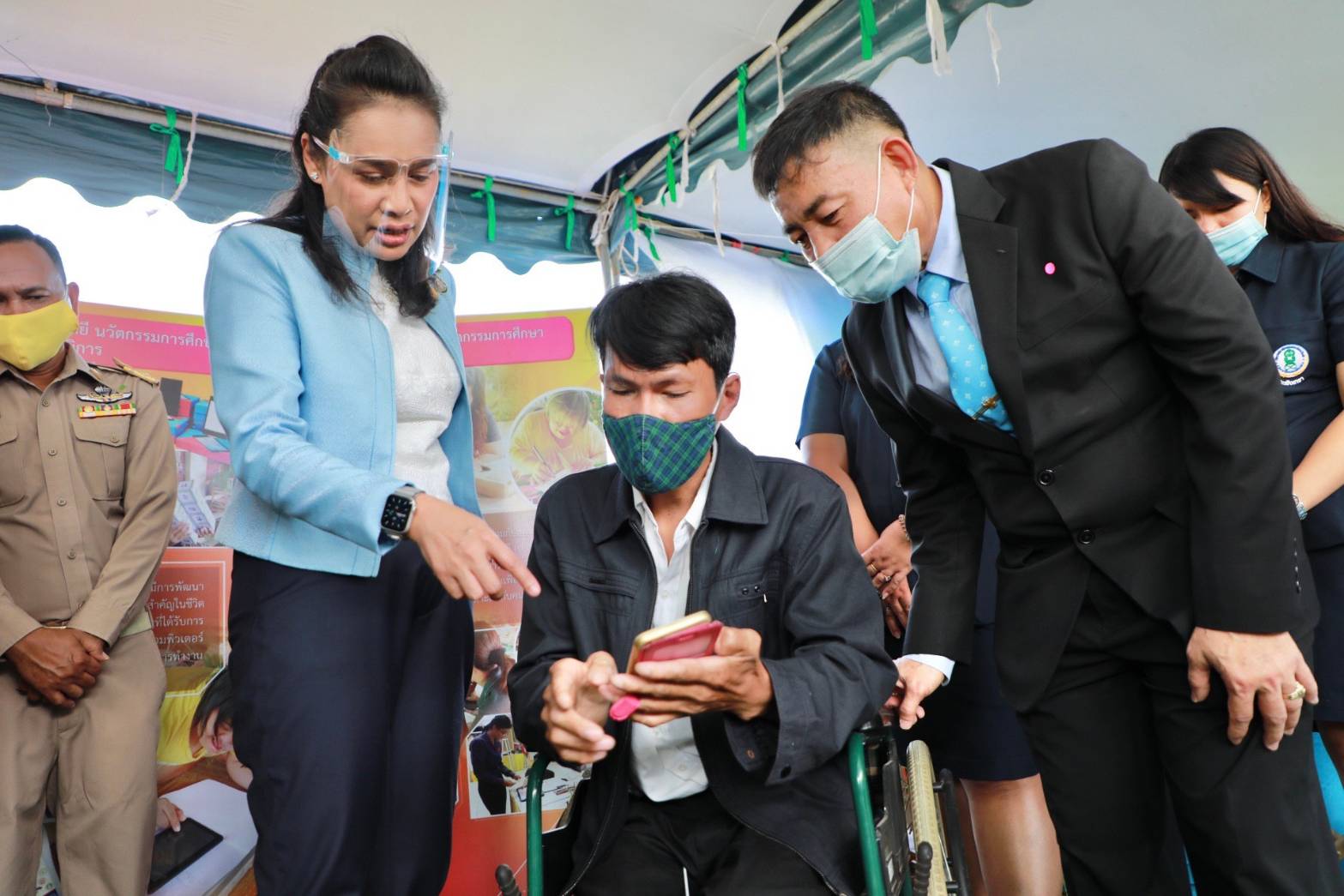 รมช.กนกวรรณ ลงพื้นที่ กศน.ตำบลพนานิคม "กศน.5ดีพรีเมียม" พร้อมรับฟังความคาดหวังของผู้เรียนพื้นที่อีอีซี ต่อการศึกษานอกระบบ-อาชีพ-อัธยาศัย ในระหว่างการประชุม ครม.สัญจรที่ระยอง