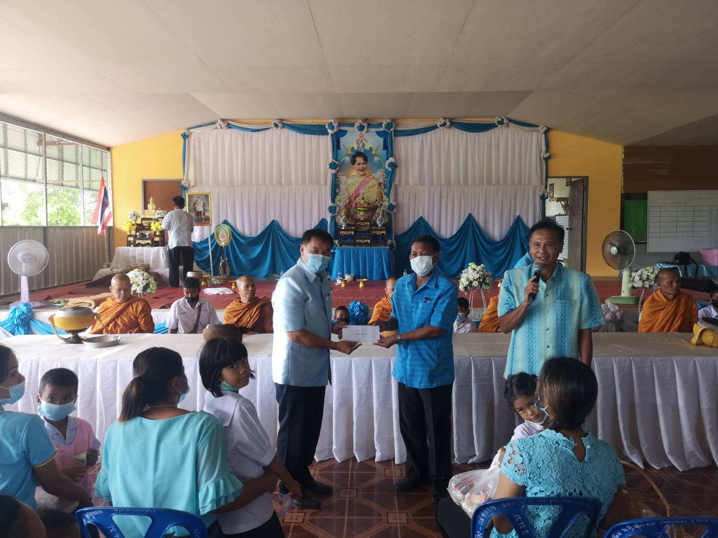 ‘ส.ส. วิสิทธิ์’ ร่วมกิจกรรมวันแม่แห่งชาติที่โรงเรียนบ้านหนองละมั่ง  พร้อมกันนี้ไดน้ำอาหารไปเลี้ยงเด็กนักเรียน  และร่วมประชุมกับผู้นำชุมชน