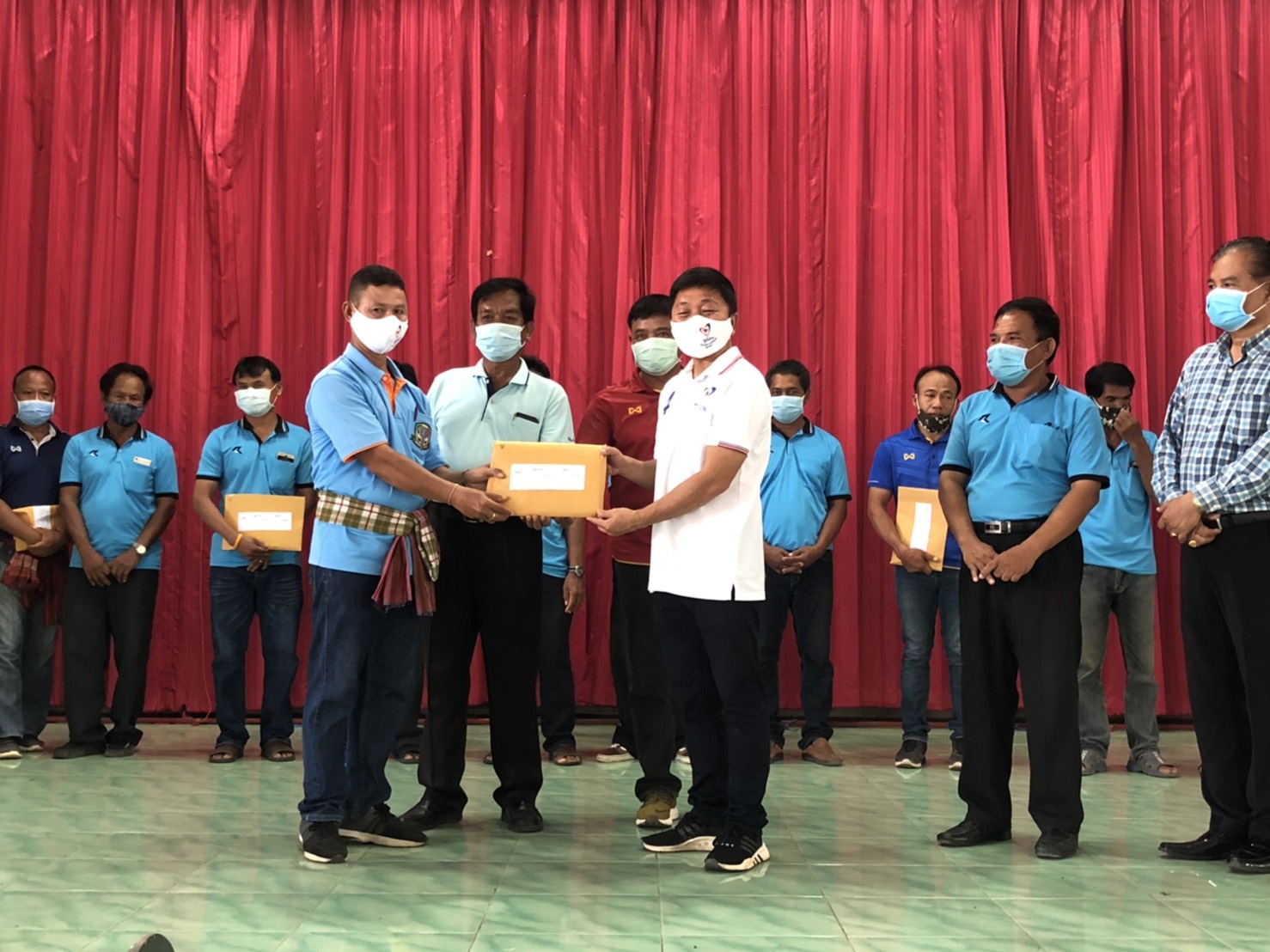 ‘ส.ส.ปกรณ์’ เป็นประธานโครงการเพื่อช่วยเหลือ ชดเชย และเยียวยาให้แก่ประชาชนซึ่งได้รับผลกระทบจากการระบาดของ Covid-19 ณ หอประชุมโรงเรียนบ้านสวาย อำเภอเมืองสุรินทร์ จังหวัดสุรินทร์