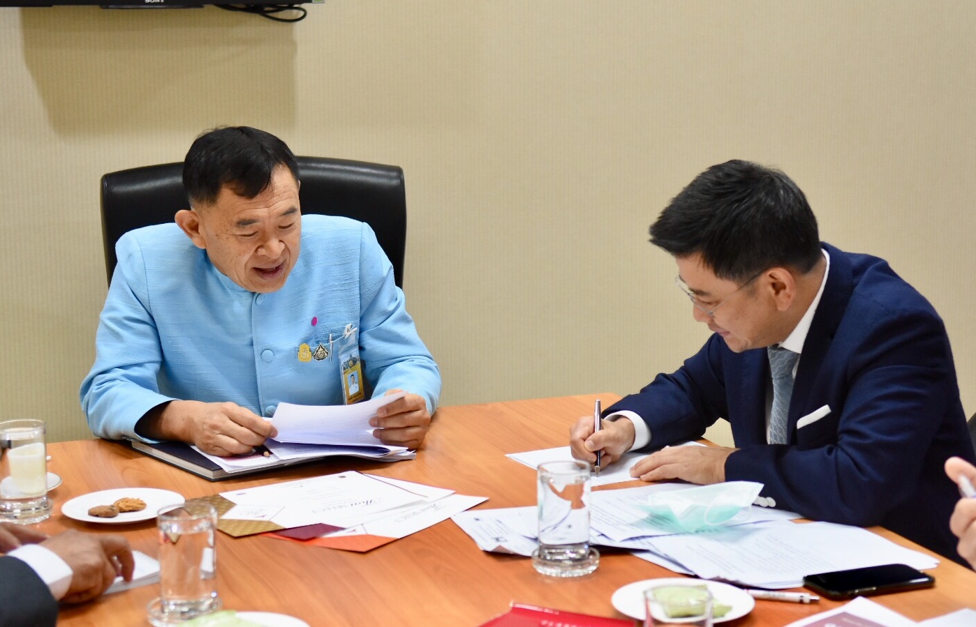 "รมช.วีรศักดิ์" ห่วงอุทกภัยกระทบร้านค้าชุมชน สั่งอุ้มโชว์ห่วยเจอพิษซินลากู พร้อมเตรียมลงพื้นที่ส่งสินค้าจำเป็นราคาพิเศษเข้าไปเยียวยาประชาชน​ในพื้นที่​ประสบอุทกภัย