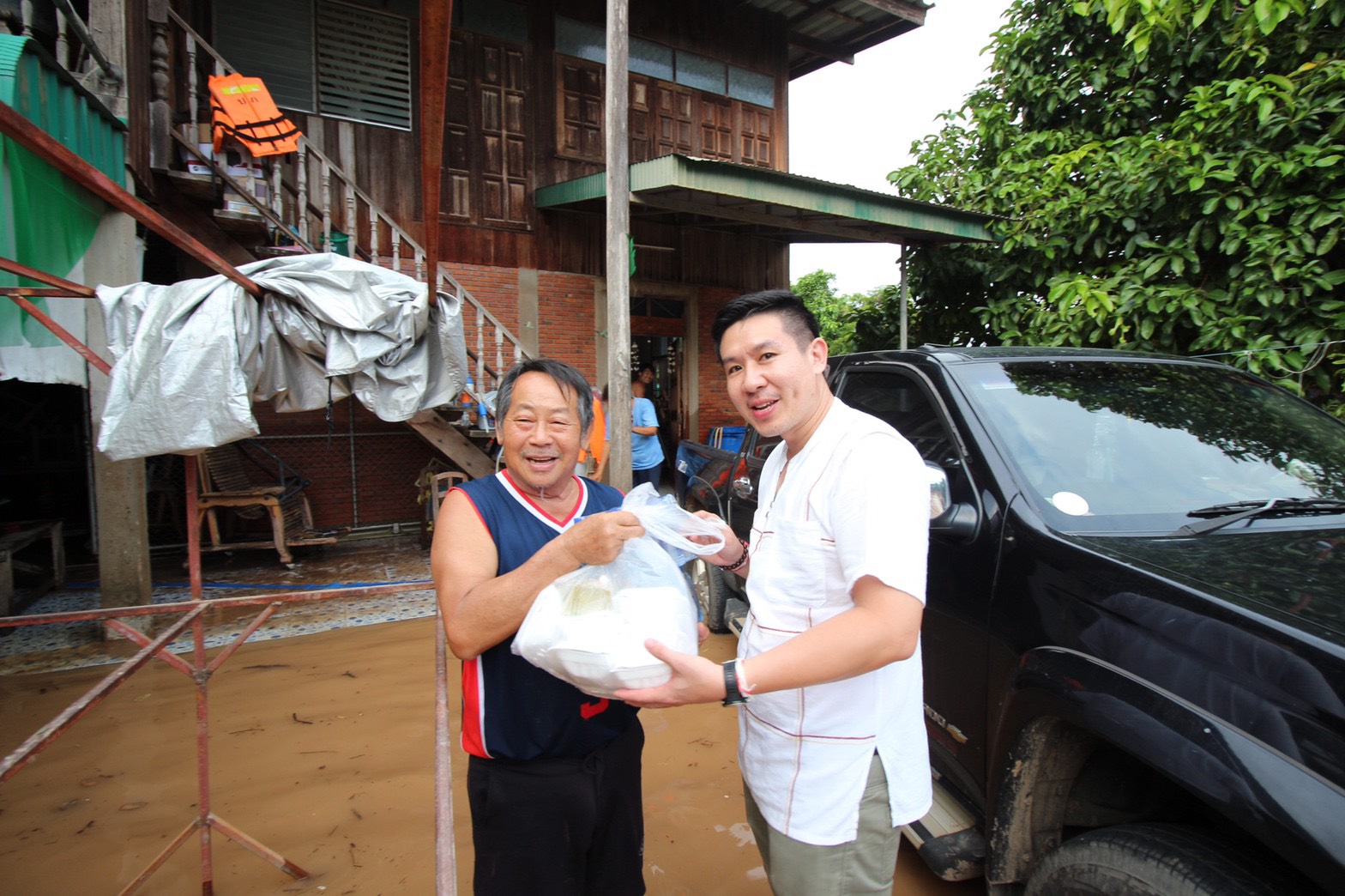 ‘ส.ส.เอกการ’ ห่วงใยประชาชน ลงพื้นที่สำรวจความเสียหายและให้กำลังใจพี่น้องผู้ประสบอุทกภัย ณ บ้านร้องขี้ปลา จ.แพร่