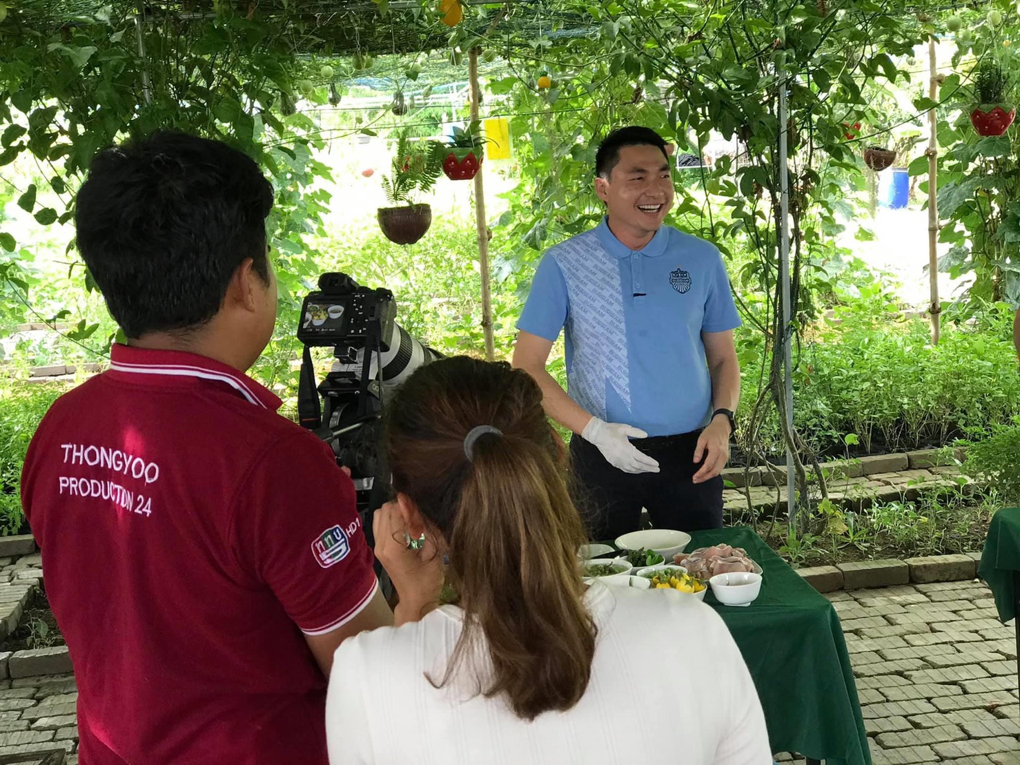 ‘ส.ส.ยศวัฒน์’ ให้สัมภาษณ์พร้อมถ่ายทำรายการ เกษตรสนามเป้า (ททบ.5 )เชิญชวนเที่ยว จ.กาญจนบุรี ชมวัดจีนสถาปัตยกรรม ธิเบตเก่าแก่กว่า 170 ปี