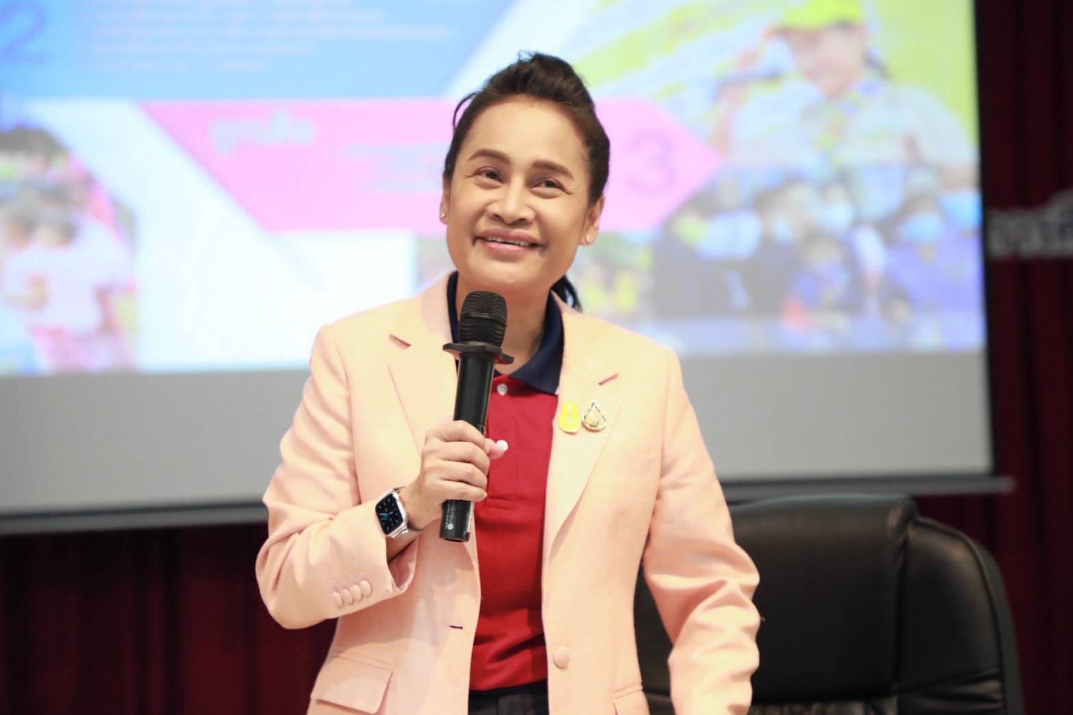 ครูพี่โอ๊ะ รวมพลัง "กวินทร์เกียรติ-ธฤติ” ชี้แนะการบูรณาการทำงานในระดับพื้นที่ กับว่าที่ ศธจ.-รอง ศธจ. พร้อมยกเป็นความหวังสร้างโอกาสการเรียนรู้ตลอดชีวิต ฝากกล้าคิด-กล้าเสนอ-กล้าทำอย่างสร้างสรรค์ เพื่อพัฒนาการศึกษาทุกจังหวัดทั่วไทย