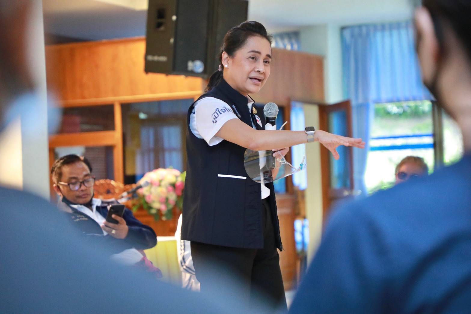 รัฐมนตรีขาลุยแห่งภูมิใจไทย นำทัพ "ส.ส.พรรคปฏิบัติการ" ลงพื้นที่ฟังเสียงคนเชิงทะเล หวังแก้ปัญหาปากท้อง สร้างงานอาชีพ ให้กินอิ่ม นอนอุ่น ฝ่าโควิดได้อย่างมีความสุข