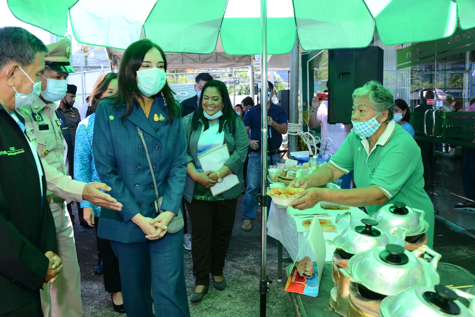 "รมช.มนัญญา" เปิดตัวซูเปอร์มาร์เก็ตสหกรณ์ อ.เมือง จ.พังงา เพื่อเป็นจุดจำหน่ายสินค้าเกษตรของสหกรณ์ สร้างรายได้ให้แก่สมาชิกสหกรณ์ และชุมชน