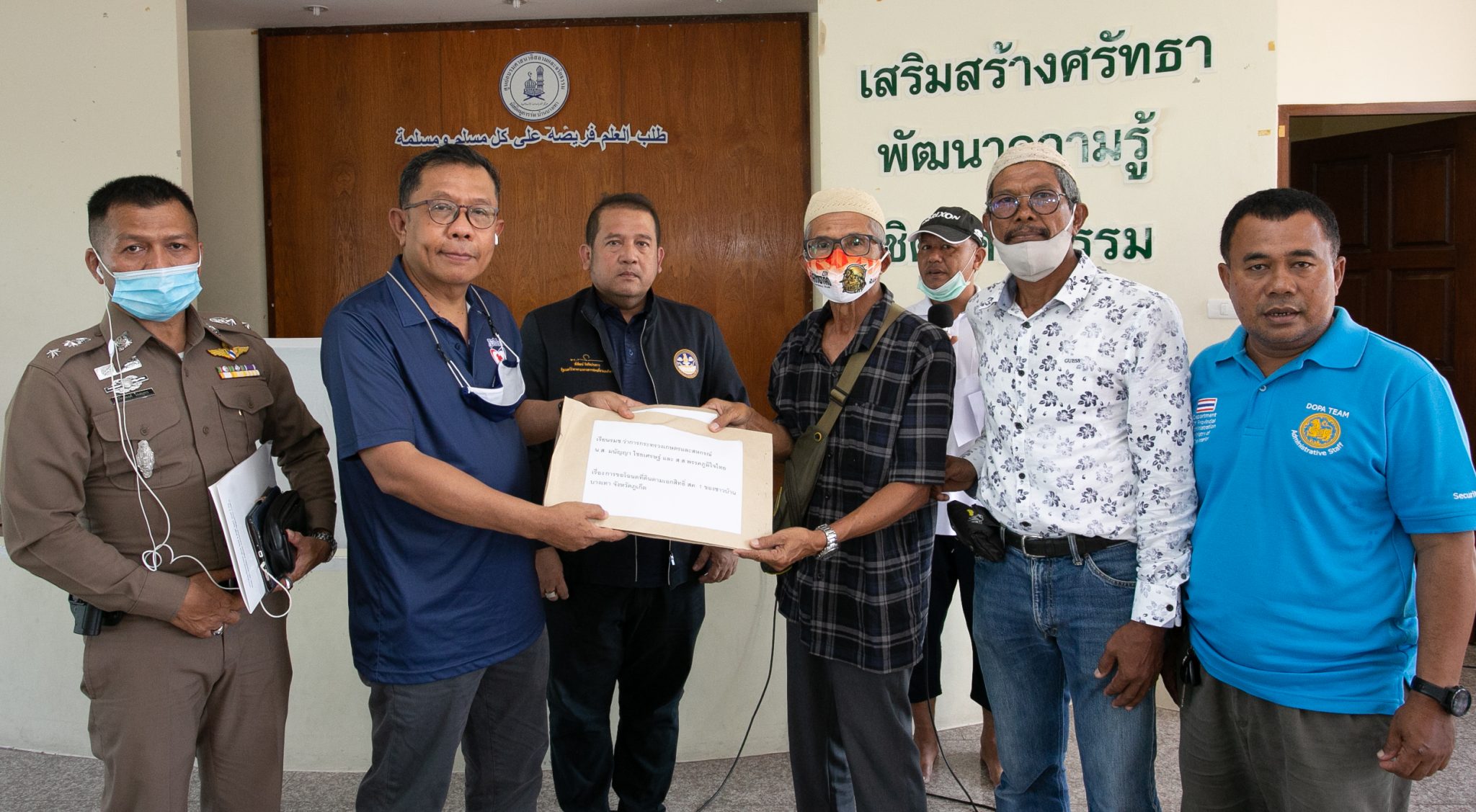 'ส.ส.ศุภชัย ใจสมุทร' ลงพื้นที่มอบทุนสนับสนุนเด็กกำพร้า ณ มัสยิดมุการ่ม (บางเทา) ตำบลเชิงทะเล อำเภอถลาง จังหวัดภูเก็ต