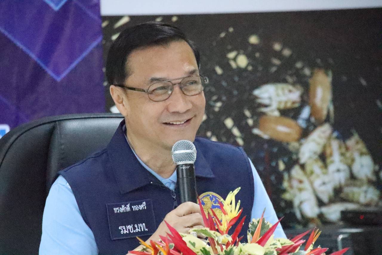 มท.3 "ทรงศักดิ์ ทองศรี" รับฟังปัญหา ลั่น ! พร้อมประสาน แก้ไข ส่งเสริม ชุมชนท่องเที่ยว OTOP นวัตวิถีบ้านไม้ขาว ภูเก็ต