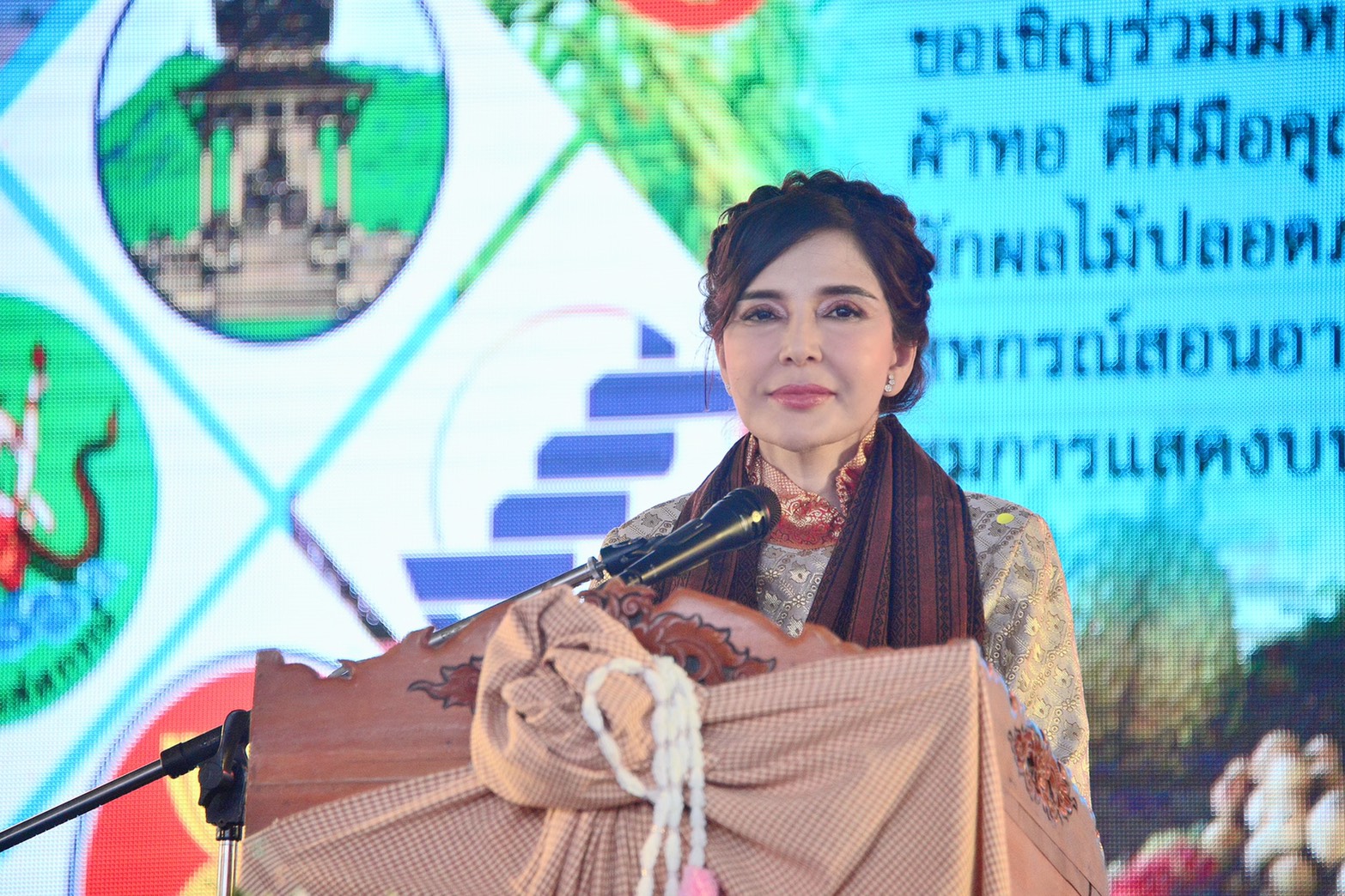 "รมช.มนัญญา" เปิดงานแสดงสินค้าสหกรณ์จังหวัดอุทัยธานี ปี 2563 ชวนอุดหนุนสินค้าสหกรณ์คุณภาพจากทั่วประเทศ