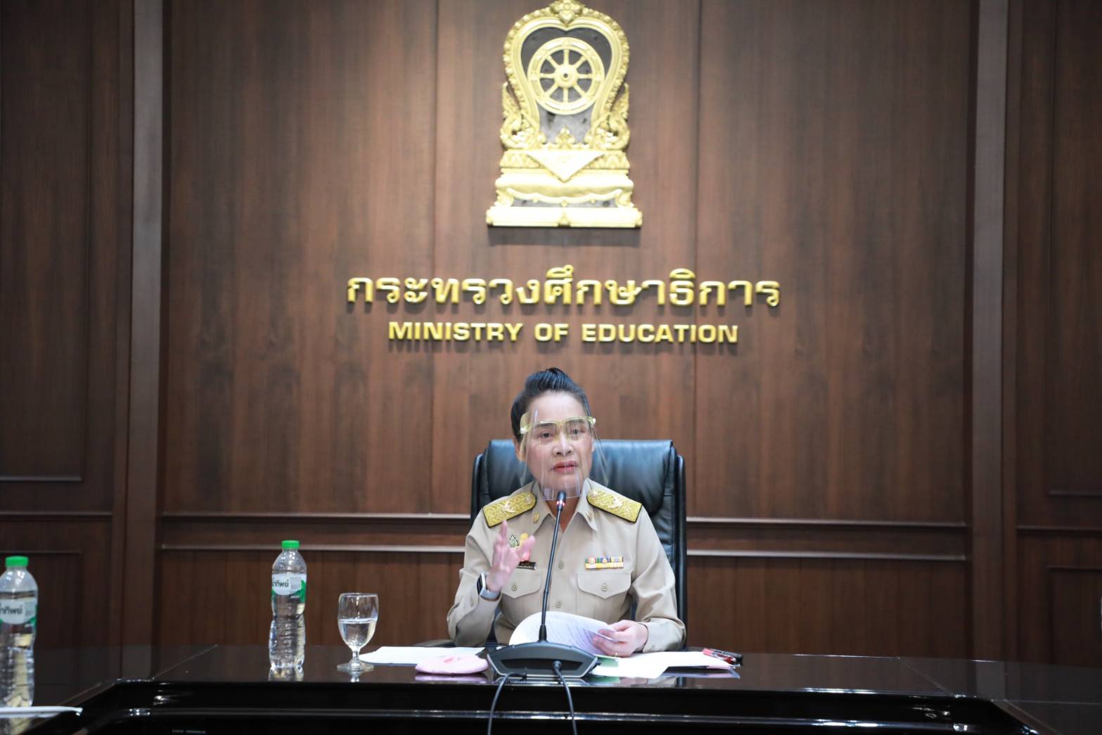 ครูโอ๊ะเชิญประชุมร่วม 3 ฝ่าย หวังยุติปัญหาโดยเร็ว พร้อมจับมือ สธ.ร่วมเยียวยาจิตใจเด็กผู้ปกครอง ยืนยันอยู่ข้างความถูกต้อง หากผิดก็ต้องได้รับโทษ