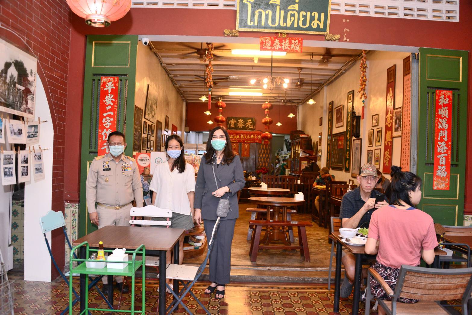 "รมช.มนัญญา" รับฟังปัญหาจากผู้ประกอบการย่านเมืองเก่าจังหวัดภูเก็ต