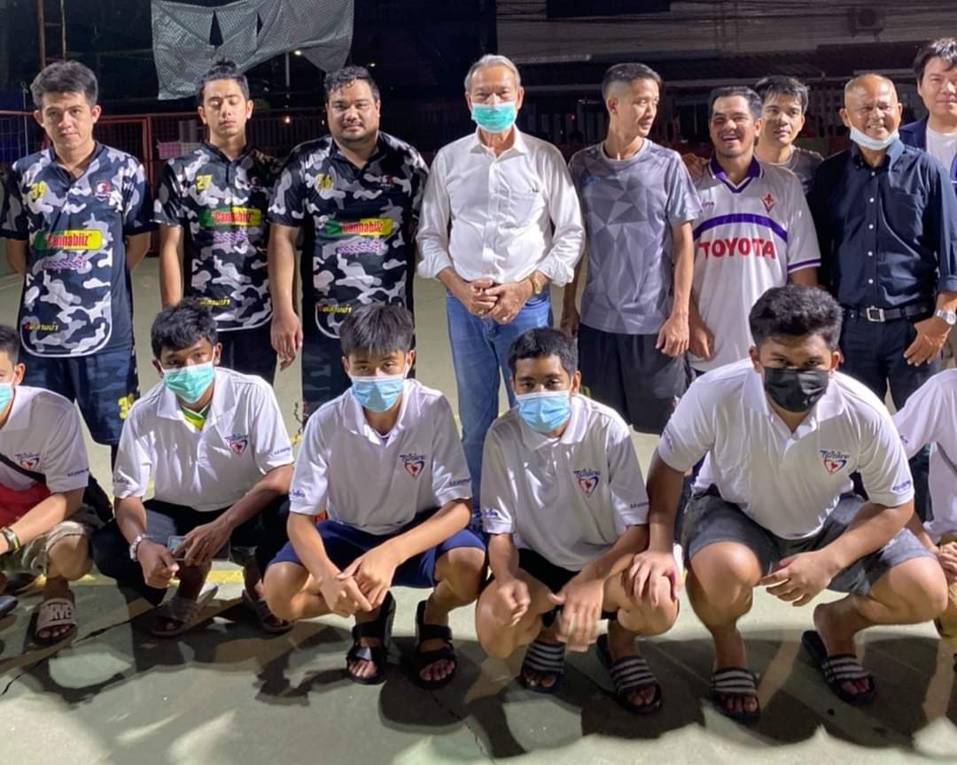 "ส.ส.มณฑล โพธิ์คาย" ประธานเปิดการแข่งขันมินิซอคเกอร์ลีก 2020 พร้อมมอบชุดโคมไฟโซล่าเซลล์และบริการฉีดพ่นกำจัดยุงลายเพื่อป้องกันไข้เลือดออก เขตสวนหลวง กรุงเทพฯ