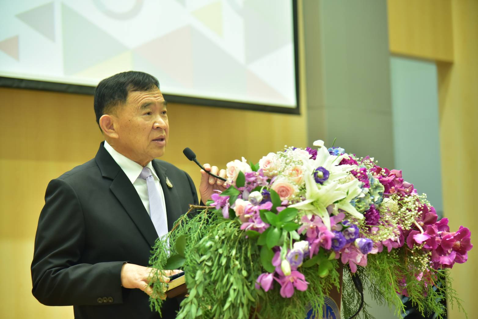 "พาณิชย์" จริงจังสร้างธรรมาภิบาลภาคธุรกิจมอบโล่ธรรมาภิบาลธุรกิจยอดเยี่ยม และหนังสือรับรองมาตรฐานแก่ธุรกิจสีขาว ที่นำหลักธรรมาภิบาลมาเป็นนวัตกรรมในการขับเคลื่อนธุรกิจ