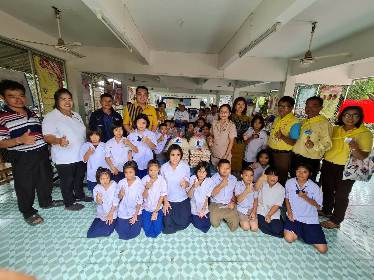 ‘ส.ส.กฤติเดช สันติวชิระกุล’ ห่วงใยประชาชน ลงพื้นที่มอบถุงยังชีพปันน้ำใจ ช่วยเหลือผู้ประสบภัยจากพายุ​”ฮีโกส” จ.แพร่