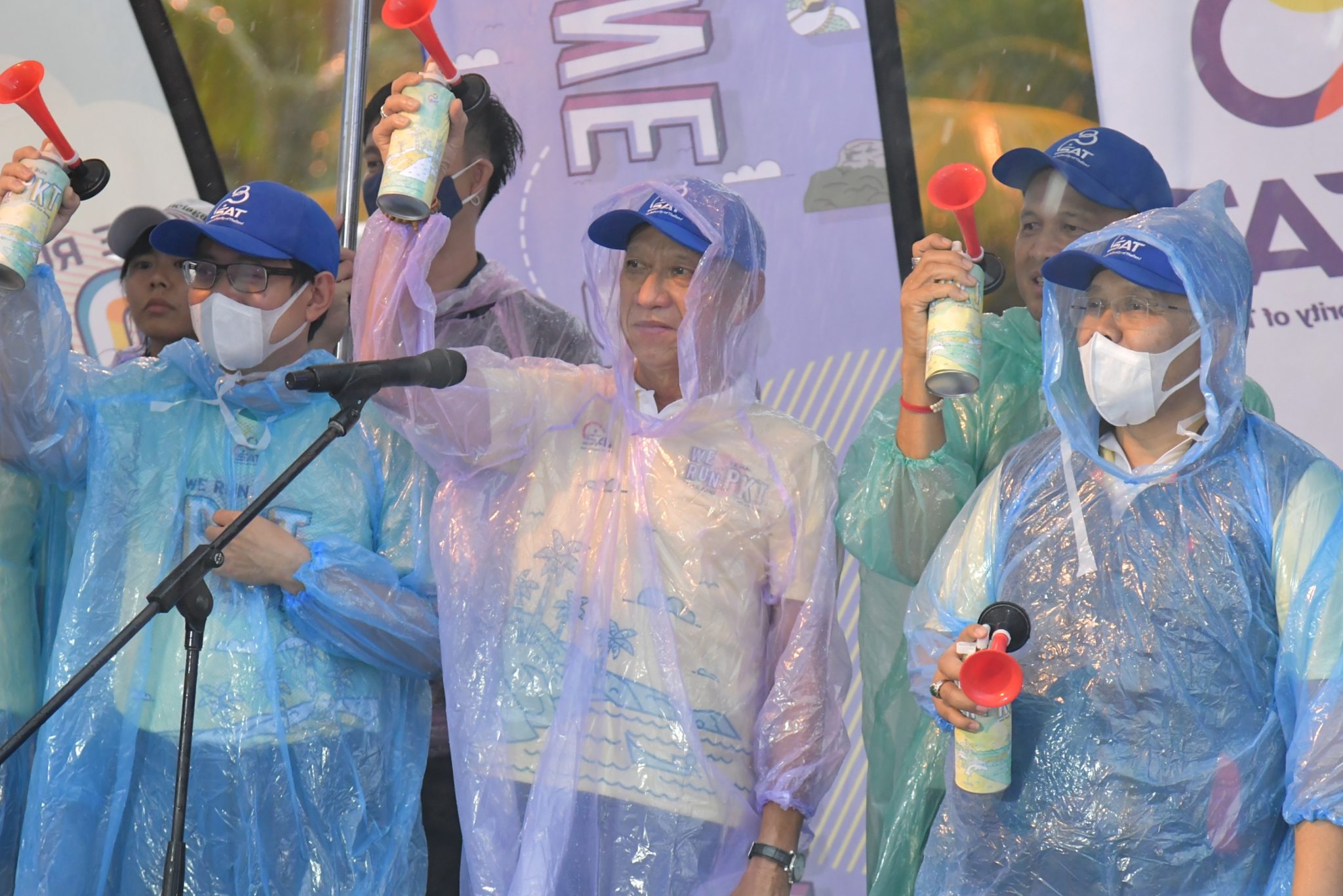 "รมต.พิพัฒน์ รัชกิจประการ" ประธานปล่อยตัวนักกีฬาในกิจกรรมวิ่ง “วี รัน ไทยแลนด์ อิน ภูเก็ต” ระยะ 3 ก.ม. ริมหาดป่าตอง