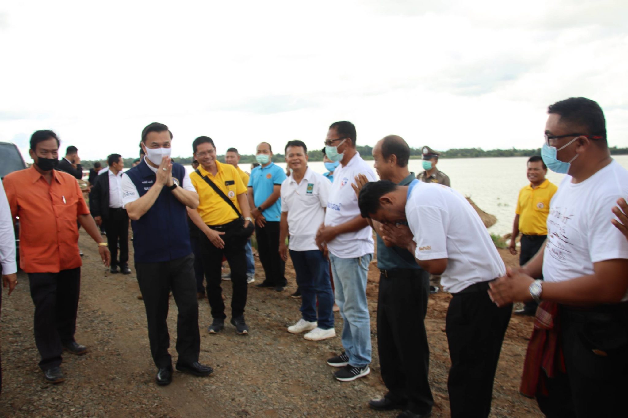 มท.3 ลงพื้นที่สุรินทร์ รับฟังปัญหาความต้องการ เร่งปรับปรุงศูนย์ส่งเสริมศิลปาชีพอีสานใต้ สู่โอท็อปเซ็นเตอร์ รวมถึงบูรณาการแหล่งน้ำด้านการเกษตร อุปโภคบริโภคและการท่องเที่ยว