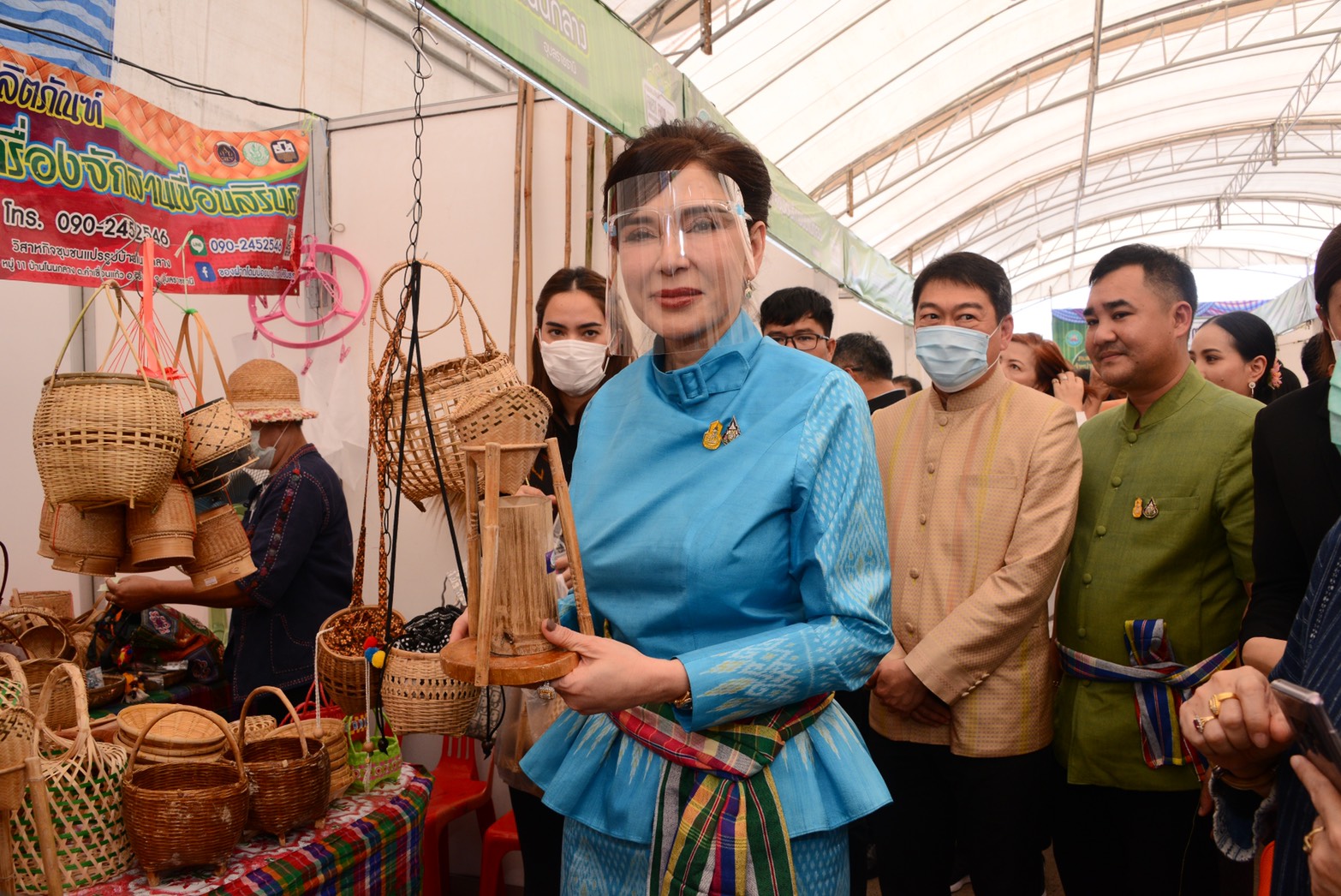 "รมช.มนัญญา" ทลายทุกข้อจำกัด นำทัพ ลุยอุบลฯ เปิดมหกรรม "Fresh From Farm" สหกรณ์คัดสรรผลิตภัณฑ์คุณภาพ จ.อุบลราชธานี