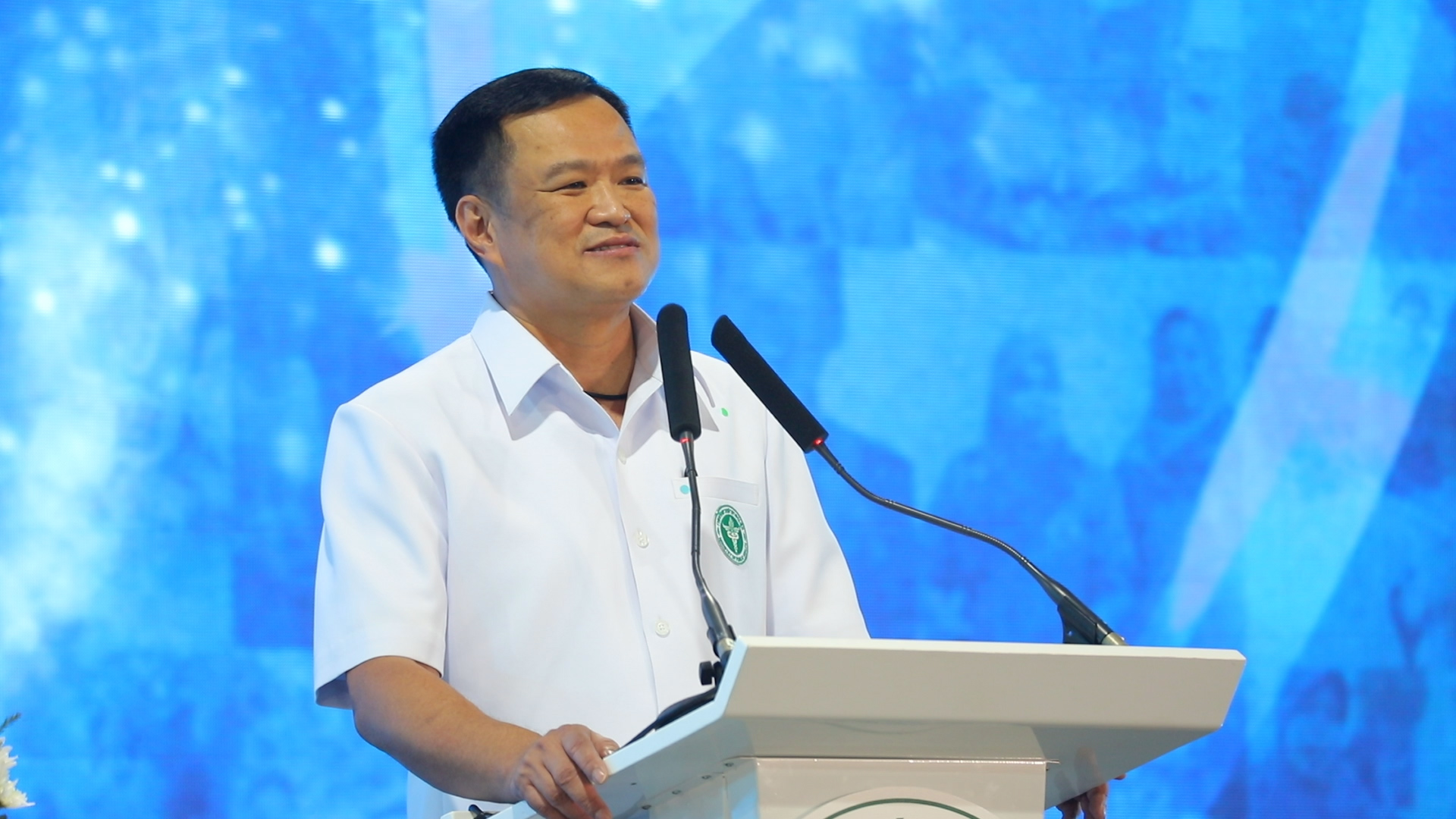 "อนุทิน" รองนายกฯ และ รมว.สธ. ปลุก ! อสม. เดินเกมรุก สกัดโควิด-19 ระบาดรอบใหม่