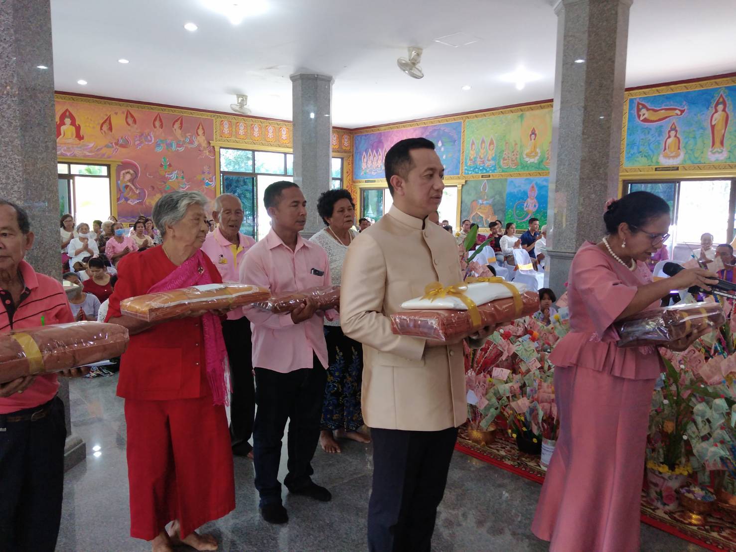 "ส.ส.ณัฏฐ์ชนน ศรีก่อเกื้อ" ร่วมเป็นประธานพิธีทอดกฐิน วัดลำพดจินดาราม ต.คลองทราย อ.นาทวี จ.สงขลา