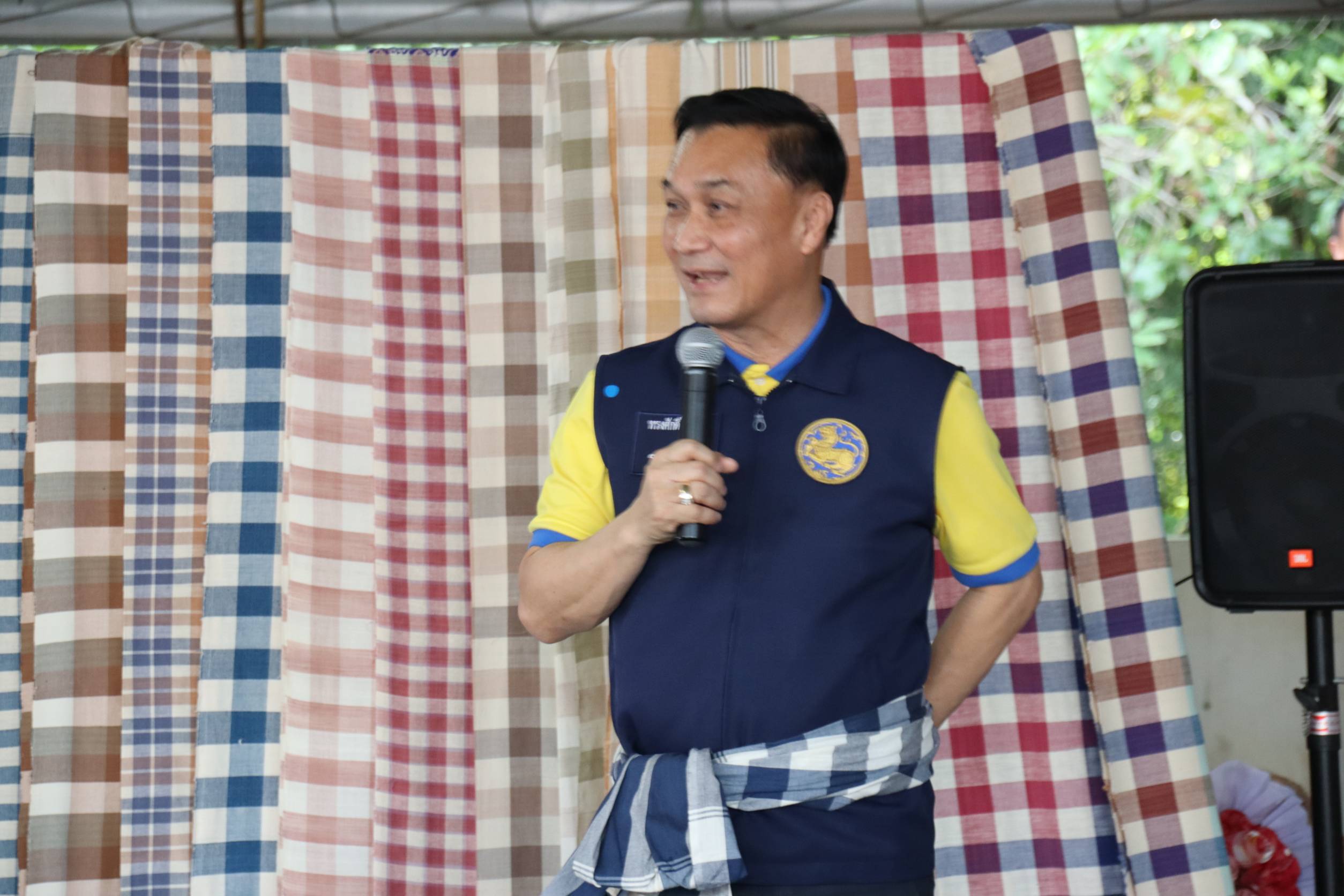 มท.3 ลุย!อำนาจเจริญ ติดตามงานกลุ่มทอผ้า พร้อมมอบแนวทางต่อยอดผลิตภัณฑ์ เพิ่มยอดจำหน่าย สร้างรายได้ที่จะกระจายสู่ท้องถิ่น