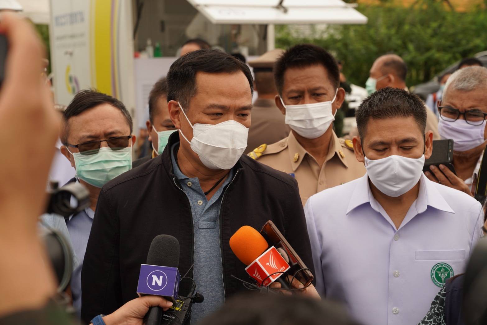 "อนุทิน" ลงพื้นที่ "แม่สอด" ลุยปราบโควิด-19 ย้ำ สธ.มีแผนคุมสถานการณ์ หลังพบเมียนมาร์ติดเชื้อ 5 คน ขอประชาชนใส่หน้ากาก ล้างมือ