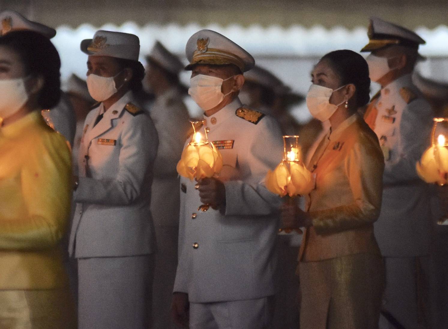 รมช.วีรศักดิ์ หวังศุภกิจโกศล และภริยา ร่วมพิธีจุดเทียนชัยเพื่อน้อมรำลึกในพระมหากรุณาธิคุณ เนื่องในวันคล้ายวันสวรรคต พระบาทสมเด็จพระบรมชนกาธิเบศร มหาภูมิพลอดุลยเดชมหาราช บรมนาถบพิตร