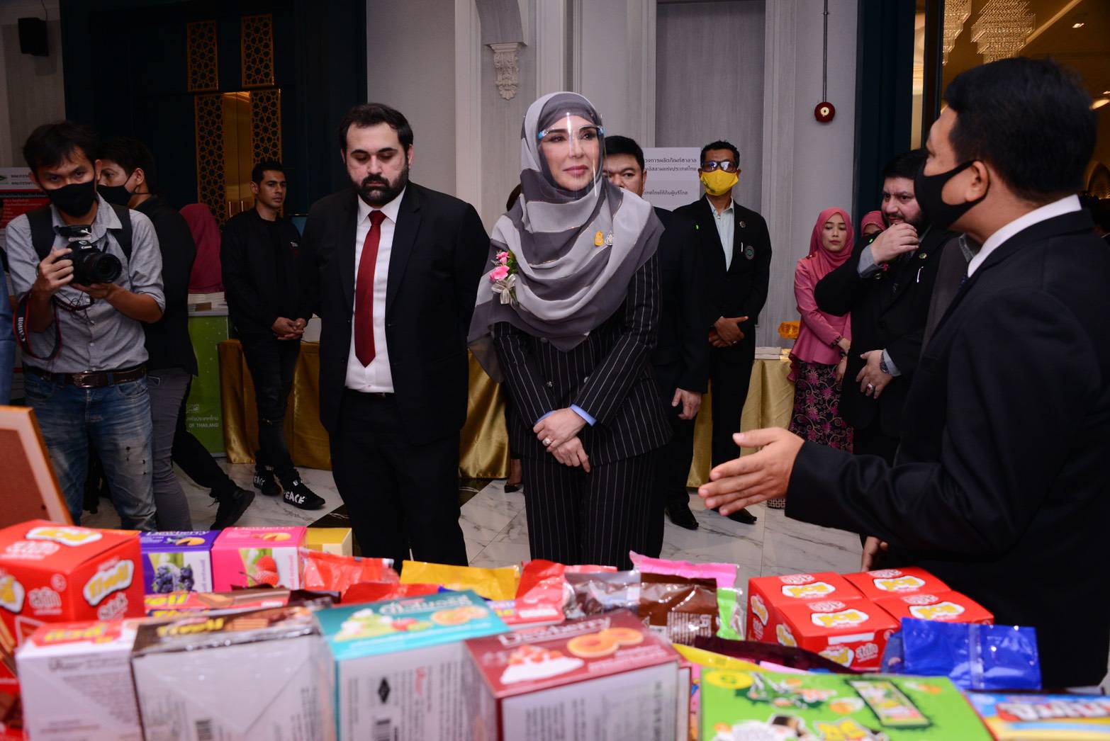 รมช.มนัญญา เปิดโครงการสัมมนา “อบรมสัมมนาหน่วยรับรองฮาลาลทั่วราชอาณาจักร ประจำปี 2564” พร้อมรับฟังปัญหาจากตัวแทนชาวมุสลิม เพื่อหาแนวทางยกระดับฮาลาล