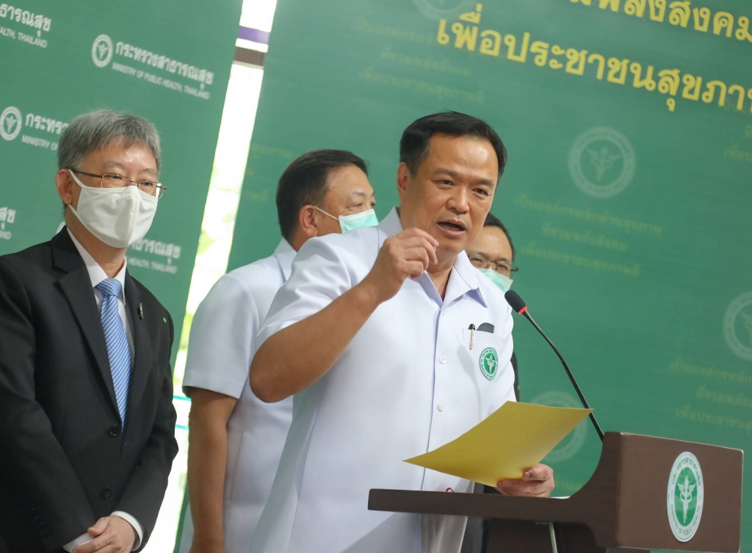 "อนุทิน" ประชุมคณะกรรมการโรคติดต่อฯ ลุยคุมโควิด-19 รับคลายล็อกเพิ่มเติม พร้อมดันมาตรการ "Quarantine" เป็น "กฎหมาย"