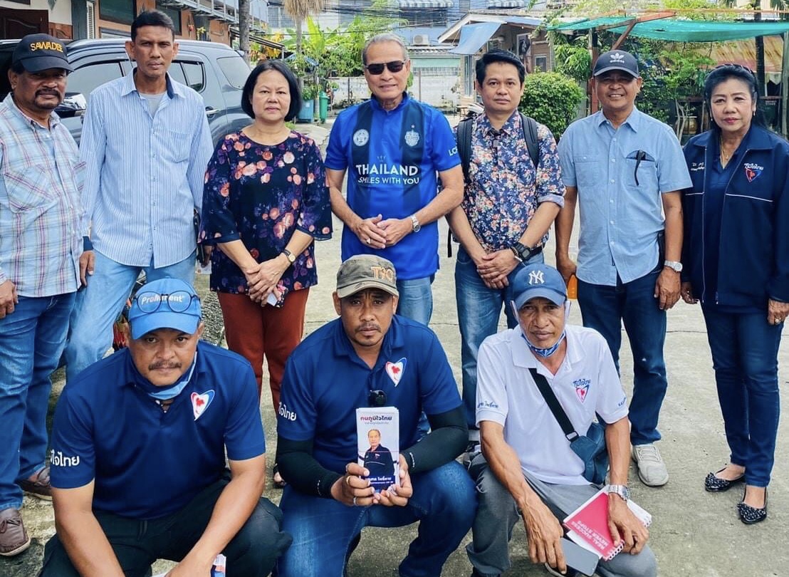 “ส.ส.มณฑล โพธิ์คาย” ลงพื้นที่ร่วมรับฟังปัญหาความเดือดร้อนของพี่น้องประชาชนซ.อ่อนนุช 17 และเยี่ยมพชาวชุมชนตลาดเซี้ยว ซอยอ่อนนุช 68 พร้อมมอบชุดโคมไฟโซล่าเซลล์ เพื่อส่องสว่างทางเดิน และสร้างความปลอดภัย