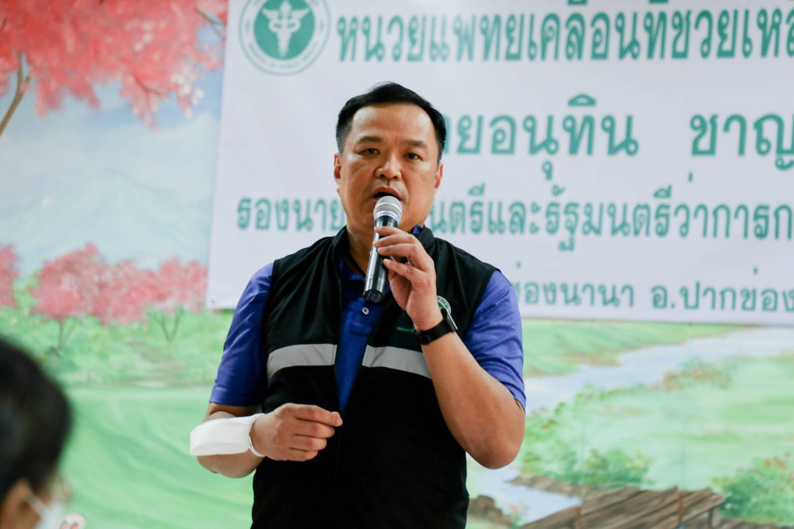 "อนุทิน" ลงพื้นที่น้ำท่วม "ปากช่อง" สั่งการ สธ.เร่งช่วยเหลือประชาชน