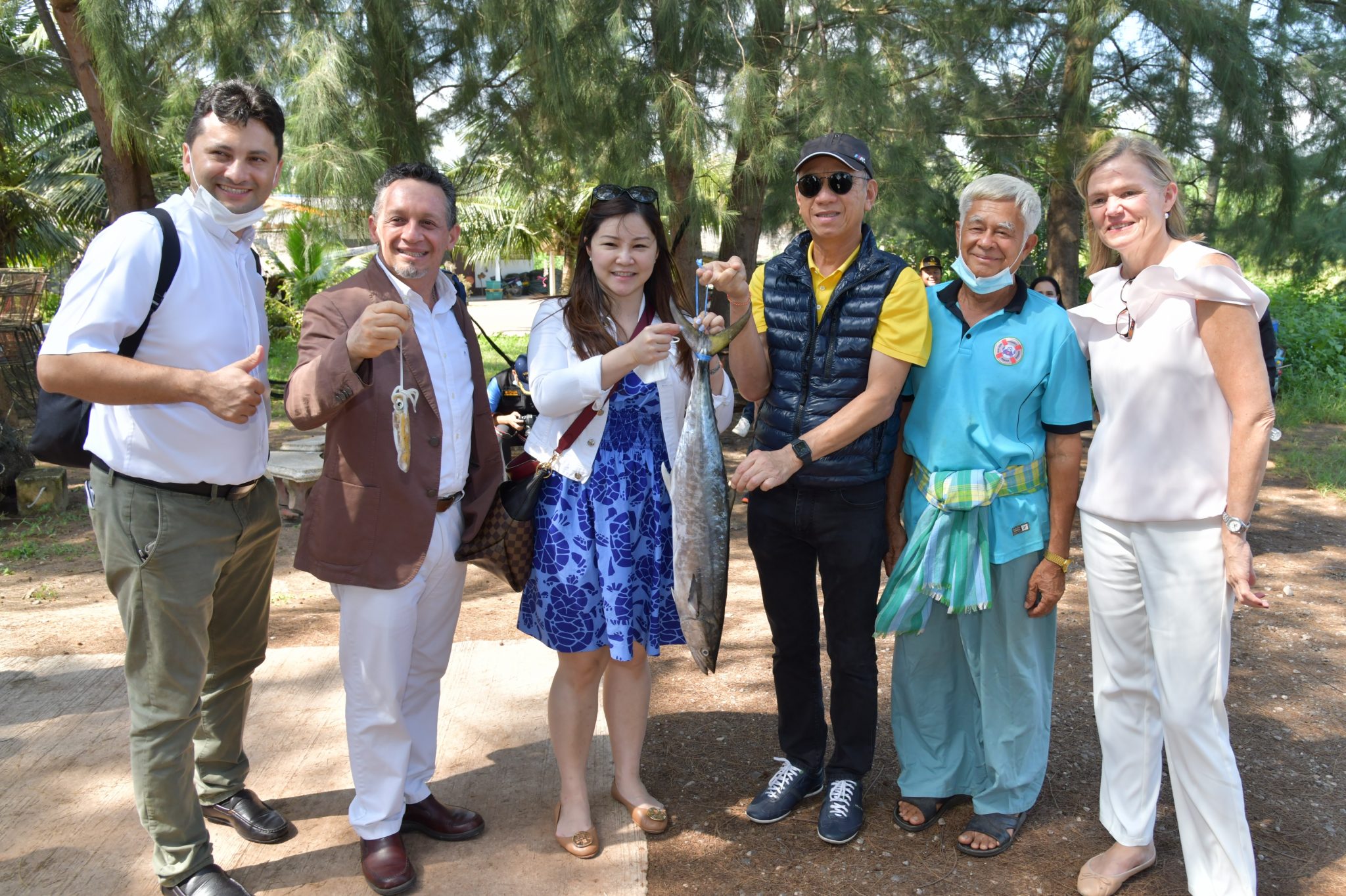 รมต.พิพัฒน์​ ร่วมต้อนรับ​และนำคณะทูต​ เยี่ยมชมโครงการ​พัฒนา​พื้นที่หนองใหญ่ตามพระราชดำริ​ จ.ชุมพร