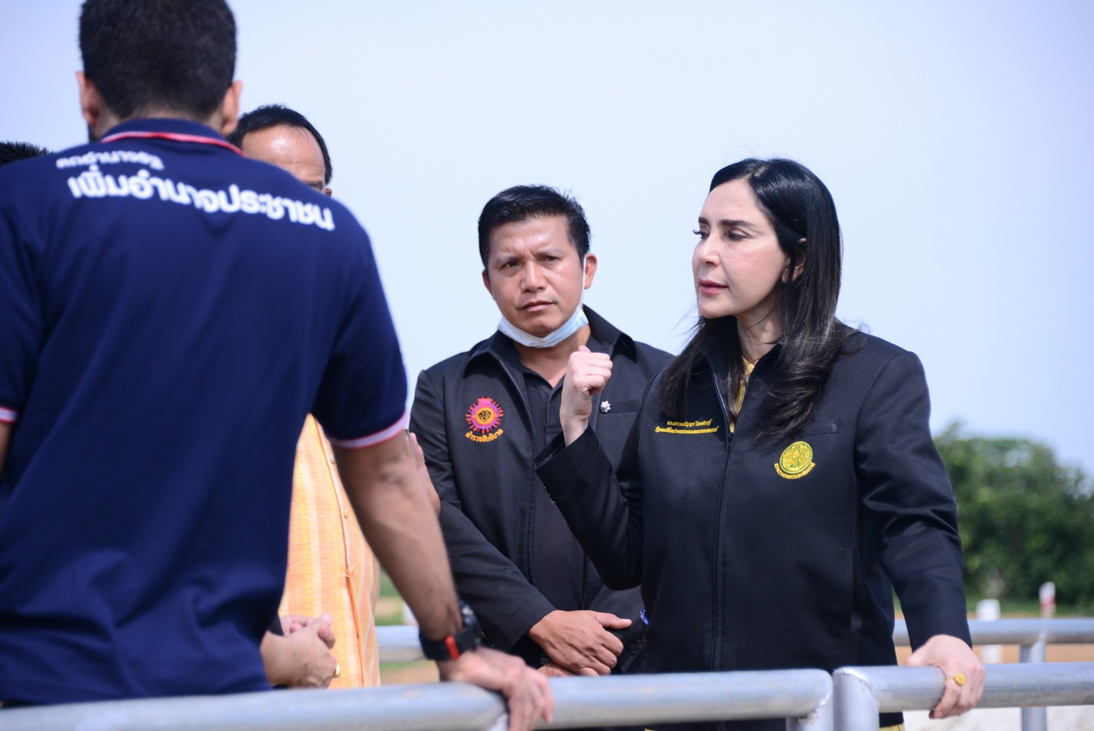 "รมช.มนัญญา" ลงพื้นที่รับฟังรายงานสถานการณ์น้ำอำเภอสว่างอารมณ์ จ.อุทัยธานี ซึ่งมีพื้นที่ได้รับผลกระทบ 162 หลังคาเรือน พื้นที่การเกษตรได้รับผลกระทบ 21,084 ไร่