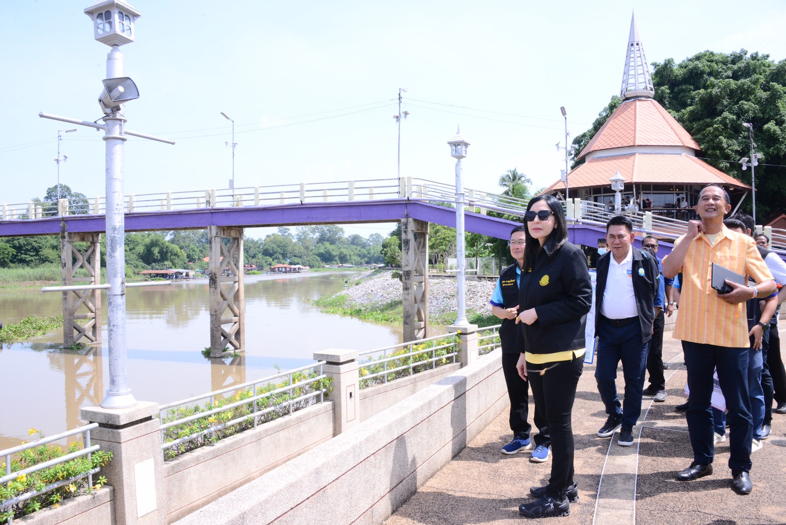 น.ส.มนัญญา ไทยเศรษฐ์ รมช.กระทรวงเกษตรและสหกรณ์ ติดตามสถานการณ์น้ำแม่น้ำสะแกกรัง ณ สะพานวัดโบสถ์ ต.อุทัยใหม่ อ.เมือง จ.อุทัยธานี