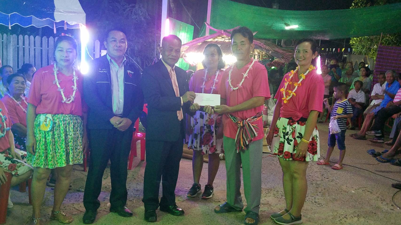 "ส.ส.สำลี รักสุทธี" ร่วมเป็นประธานเปิดงานมหรสพงานบุญประเพณีผ้าไทยของบ้านตะคุ