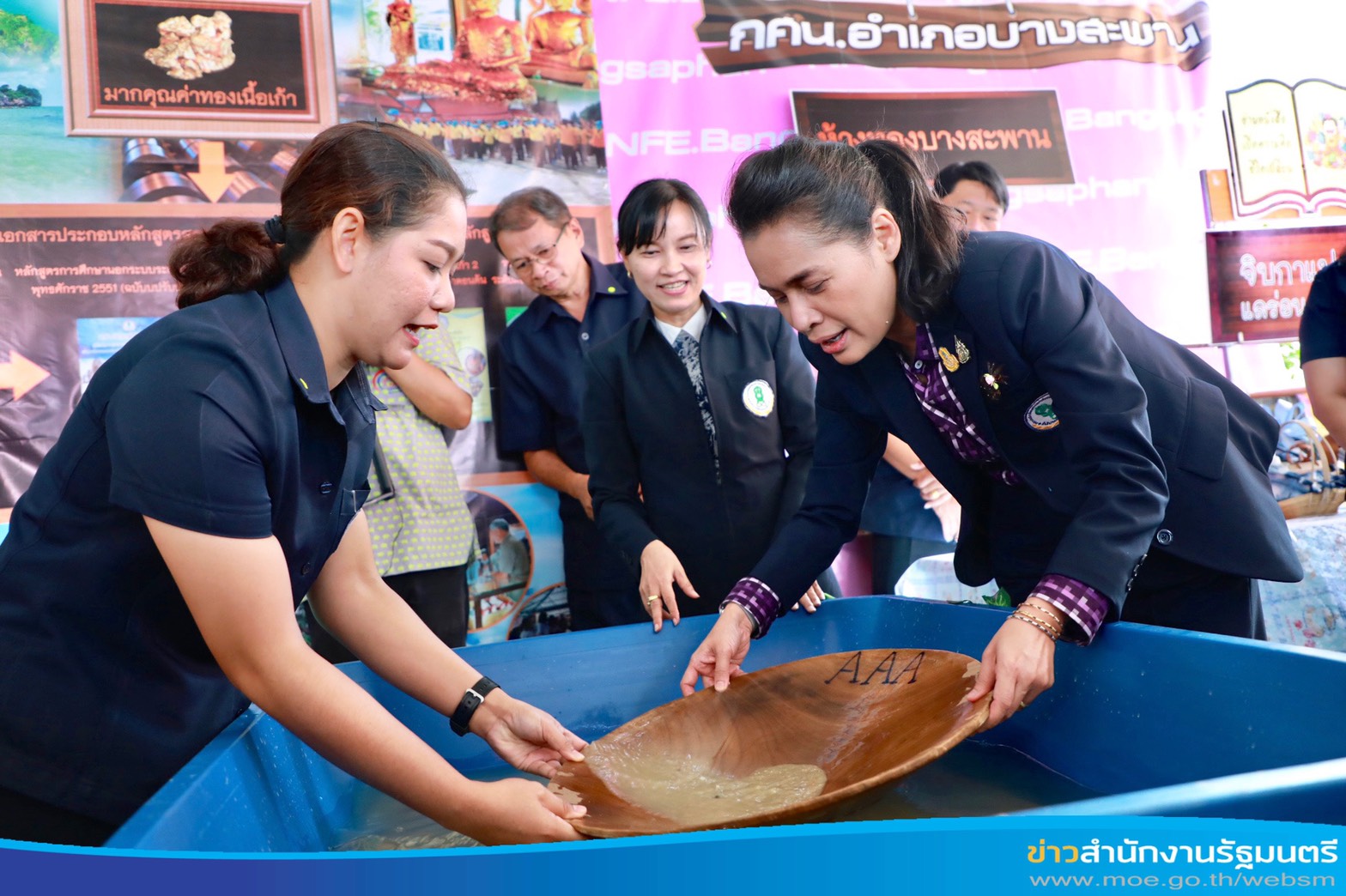 รมช.กนกวรรณ ปลื้ม! กศน.ประจวบคีรีขันธ์ ศักยภาพสูง-นำนโยบายสู่การปฏิบัติยอดเยี่ยม ชูหลักสูตรท้องถิ่นร่อนทอง-อนุรักษ์สายแร่ทอง ร่วมสืบสานภูมิปัญญาเป็นเลิศ เผยพร้อมเดินหน้าทลายทุกข้อจำกัดเต็มที่