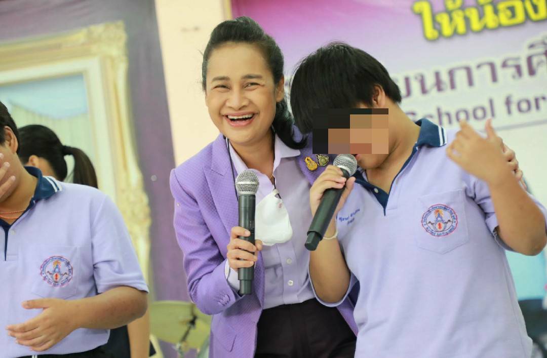 รมช.กนกวรรณ เยี่ยมโรงเรียนการศึกษาเด็กตาบอดพิการซ้ำซ้อน ชะอำ เดินหน้าถกทุกฝ่ายที่เกี่ยวข้องร่วมแก้ไขปัญหาอย่างตรงจุด เตรียมระดมสมองวางโครงสร้างป้องกันแก้ปัญหาเกิดซ้ำซ้อน