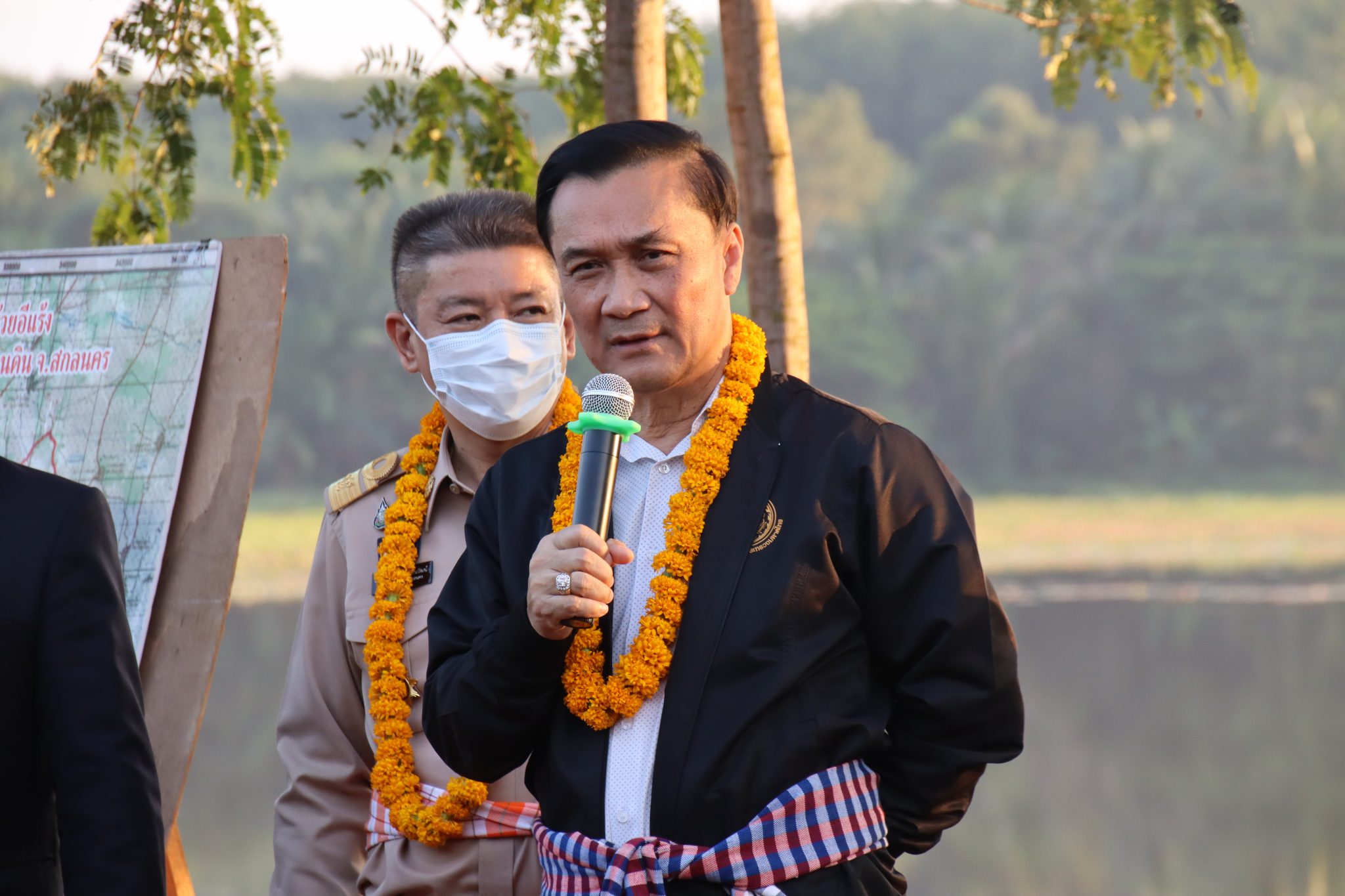 ‘ดร.ทรงศักดิ์’ ลุยพื้นที่สกลนคร รับฟังข้อมูลอ่างเก็บน้ำห้วยอีแร้ง ยืนยัน! ปัญหาแหล่งน้ำถือเป็นปัญหาสำคัญ ต้องแก้ไขปัญหาให้แก่พี่น้องประชาชน เรียกประชุมหน่วยงานบูรณาการแก้ไขปัญหาให้ตรงจุด