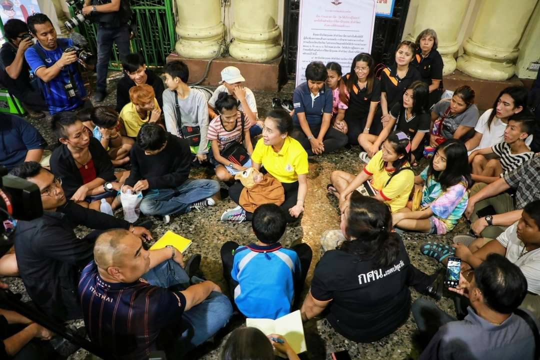 ‘ครูโอ๊ะ’ มอบนโยบายเลขาธิการ กศน.ผลักดันความก้าวหน้าครูดูแลเด็กเร่ร่อน-คนพิการ-ห้องสมุด สู่ “พนักงานราชการ” หวังมอบเป็นของขวัญต้อนรับปีใหม่ สร้างสุข-ความมั่นคงในอาชีพครู กศน.ผู้ซึ่งเสียสละทุ่มเททำงานทุกลักษณะทุกพื้นที่