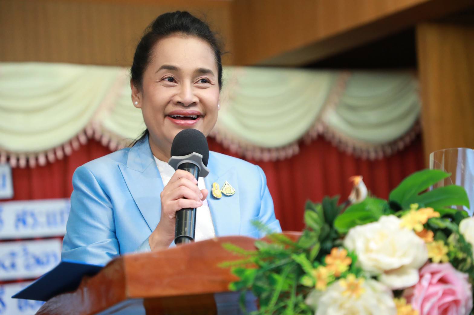 ครูโอ๊ะ "รมช.กนกวรรณ วิลาวัลย์" มอบวุฒิบัตรผู้ผ่านอบรม "พี่เลี้ยงเด็กปฐมวัย" เขตการศึกษาภาค9 ตั้งเป้าปูพรมอบรมให้ครบ 1.2 หมื่นคนใน 47 จังหวัดทั่วประเทศ