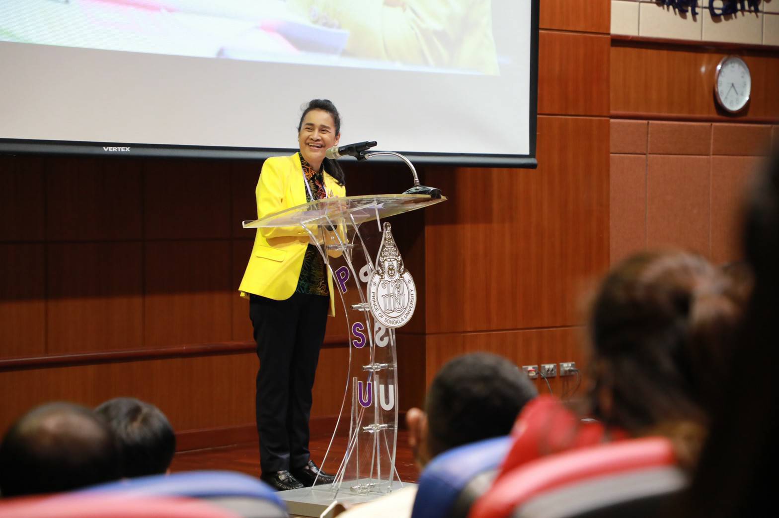 "ครูพี่โอ๊ะ" ลงพื้นที่รับฟังเสียง "ชาวเอกชนอันดามัน" พร้อมสั่งทำงานรวดเร็วเต็มที่ เรื่องใดแก้ได้ก่อนทำทันที ฝากเดินหน้าพัฒนาอุทยานวิทย์นานาชาติฯ-ยกระดับภูเก็ตเป็น Education Hub หวังใช้การเรียนรู้นำเศรษฐกิจฝั่งอันดามัน