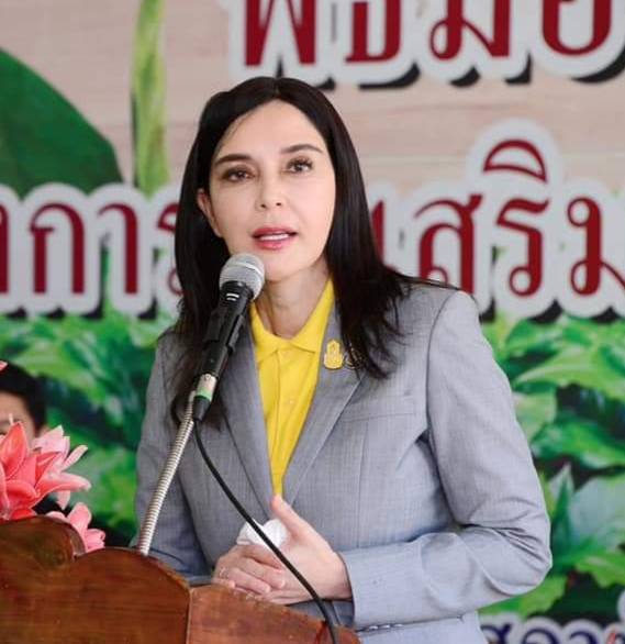 "รมช.มนัญญา ไทยเศรษฐ์" ขอความร่วมมือสหกรณ์การเกษตรทั่วประเทศเปิดพื้นที่ลานตากให้ชาวนานำข้าวที่เพิ่งเกี่ยวมาตากข้าวลดความชื้น หลังเกิดเหตุมีคนแอบมาเผาข้าวเปลือกที่นำมาตากไว้ตามไหล่ถนน