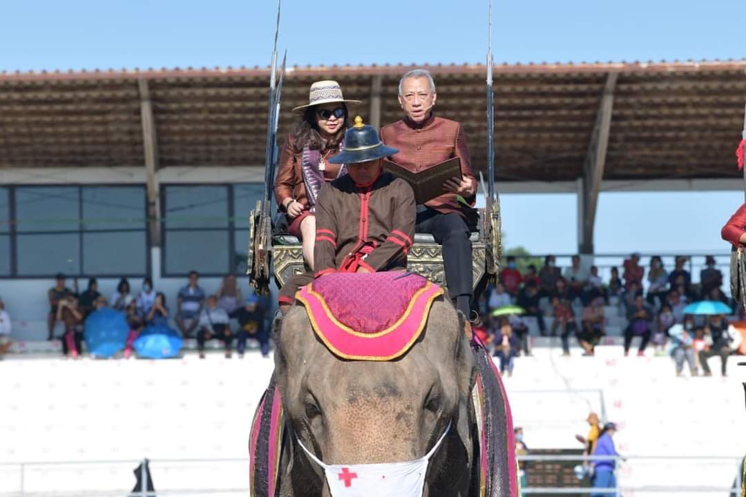 'รมว.พิพัฒน์' เปิดงานแสดงช้างสุรินทร์ งานที่ยิ่งใหญ่ระดับโลก ครบรอบ 60 ปี ได้รับความสนใจจากประชาชนและนักท่องเที่ยวเข้าชมกันอย่างเนืองแน่น เน้นการแสดงให้เห็นความสำคัญของช้าง และวัฒนธรรมประเพณี วิถีชีวิตคนกับช้าง