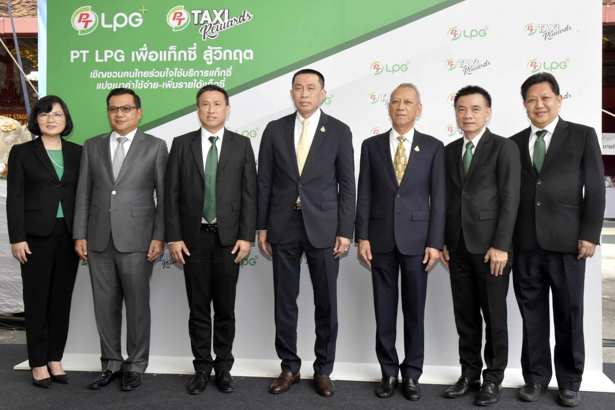 "ศักดิ์สยาม ชิดชอบ" รัฐมนตรีว่าการกระทรวงคมนาคม เป็นประธานในพิธีเปิดตัวโครงการ “PT LPG เพื่อแท็กซี่ สู้วิกฤต” แบ่งเบาค่าใช้จ่าย - เพิ่มรายได้แท็กซี่