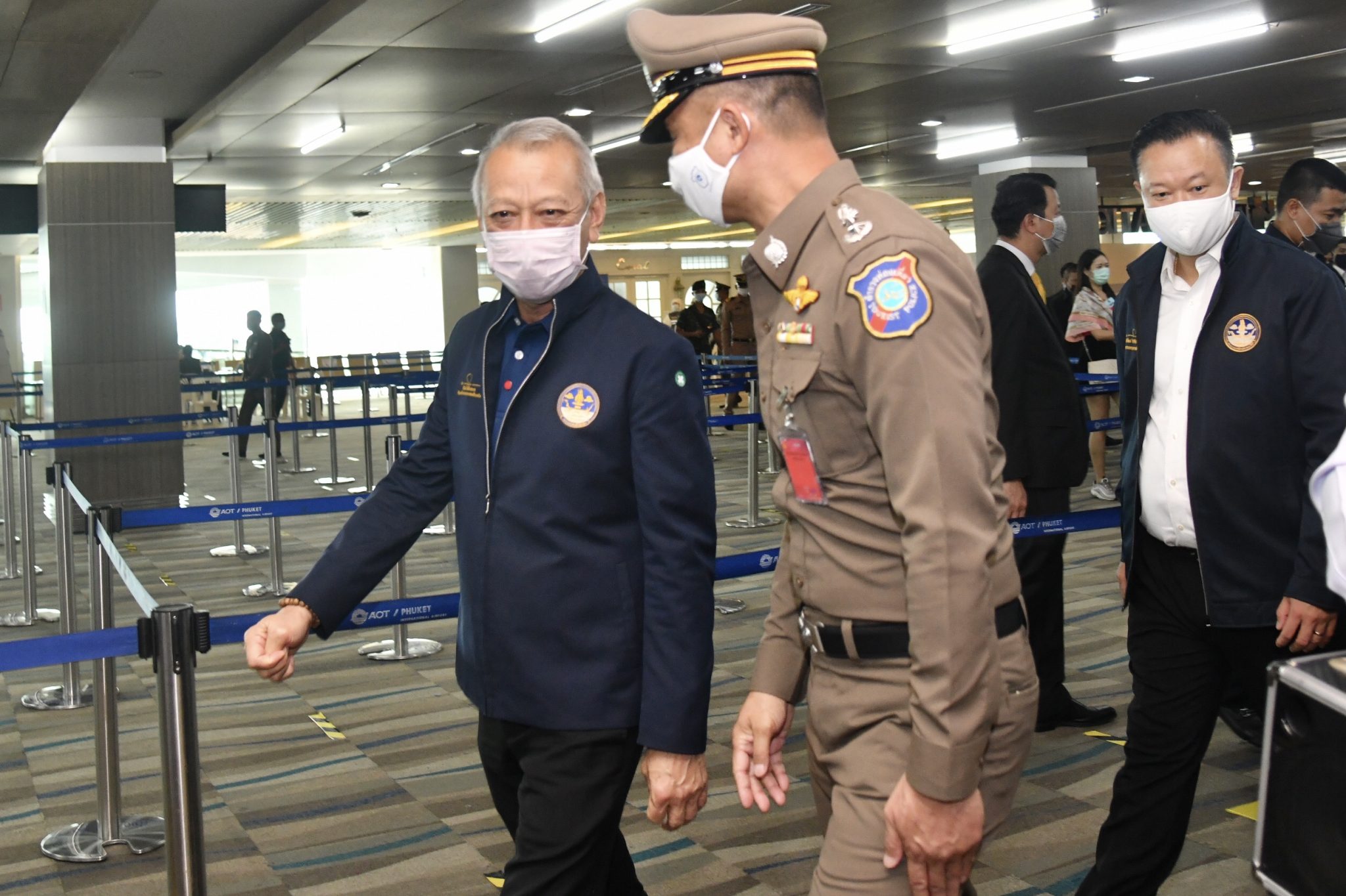รมต.พิพัฒน์ ตรวจเยี่ยมสนามบินภูเก็ตร่วมกับครม. เตรียมพร้อมรองรับนักท่องเที่ยว