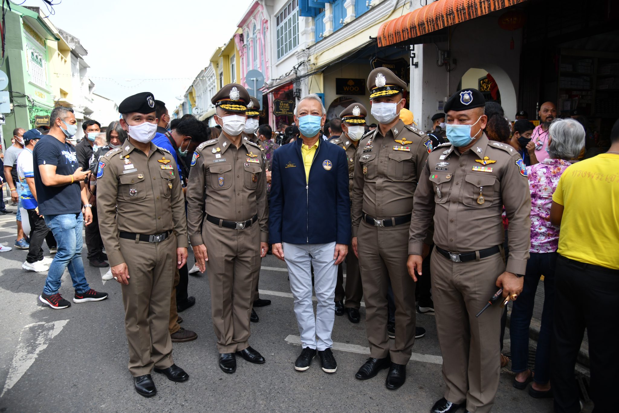 "รมต.พิพัฒน์ รัชกิจประการ" ลงพื้นที่ย่านเมืองเก่าภูเก็ต (Phuket old town) ชูท่องเที่ยววัฒนธรรม บอกเล่าเรื่องราวคนภูเก็ต พร้อมพบปะทักทายผู้ประกอบการและประชาชนร่วมกับ ครม.