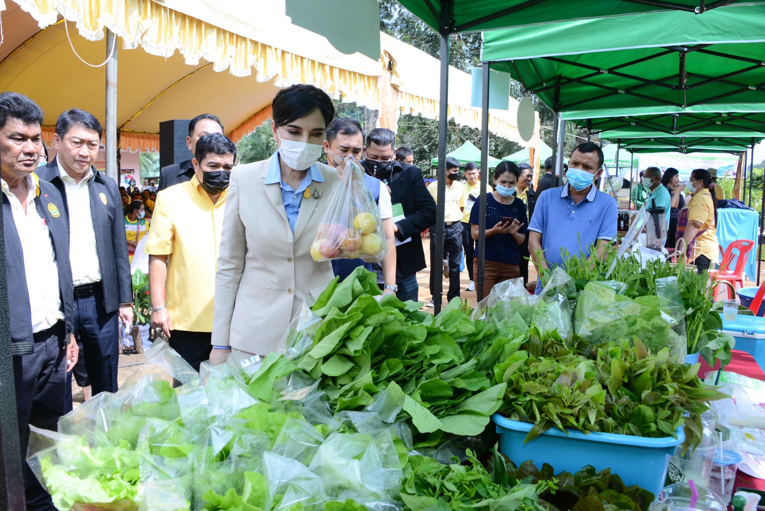 รมช.มนัญญา ไทยเศรษฐ์ เป็นประธานพิธีเปิด "โครงการชาวกระบี่ร่วมใจ ผลิตอาหารปลอดภัย สุขใจผู้บริโภค" พร้อมมอบประกาศนียบัตรเกษตรอินทรีย์ดีเด่นระดับจังหวัดกระบี่