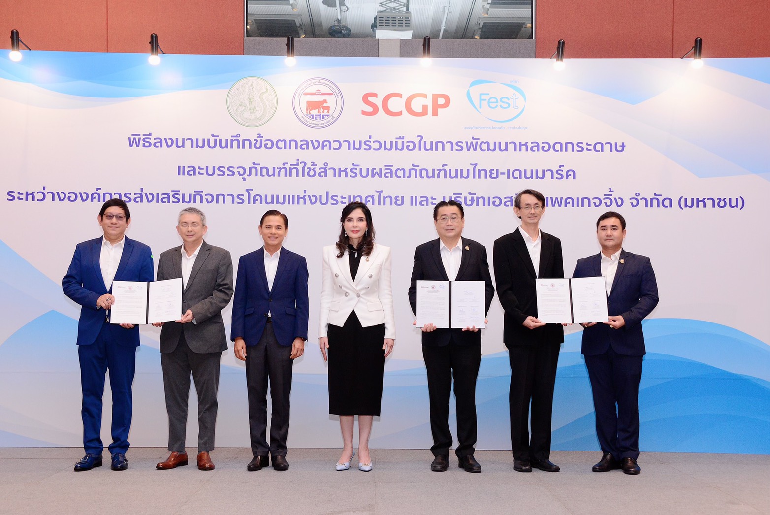 รมช.เกษตรฯ เป็นประธานในพิธีลงนามบันทึกข้อตกลงความร่วมมือ (MOU) ด้านการวิจัยและพัฒนาบรรจุภัณฑ์ที่ใช้สำหรับนมไทย-เดนมาร์ค